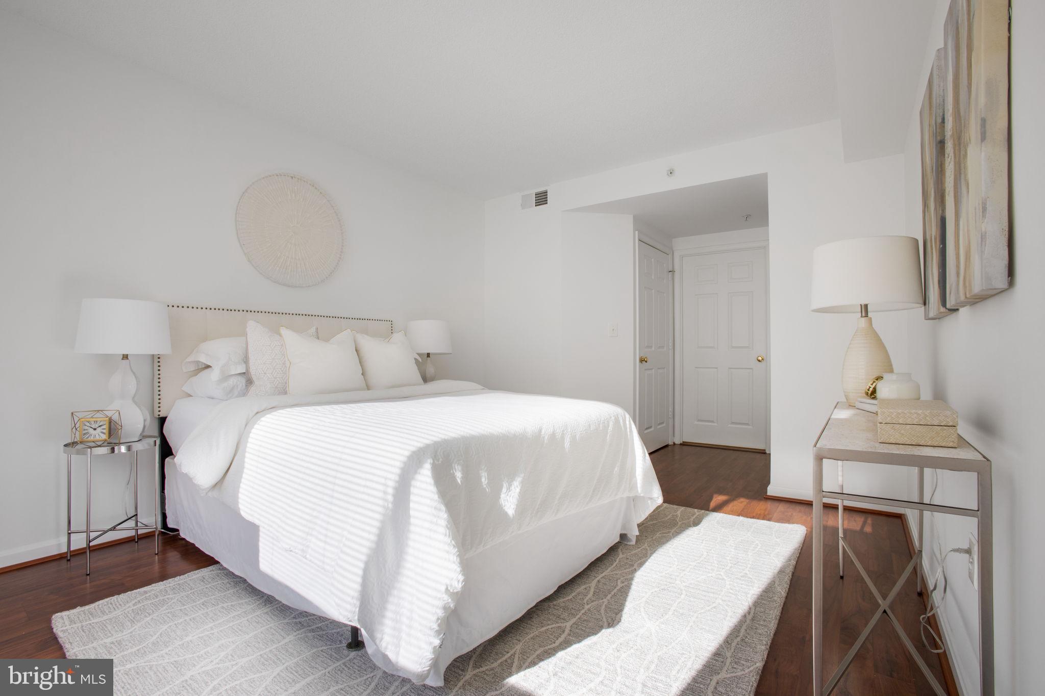 LEXINGTON SQUARE - Residential