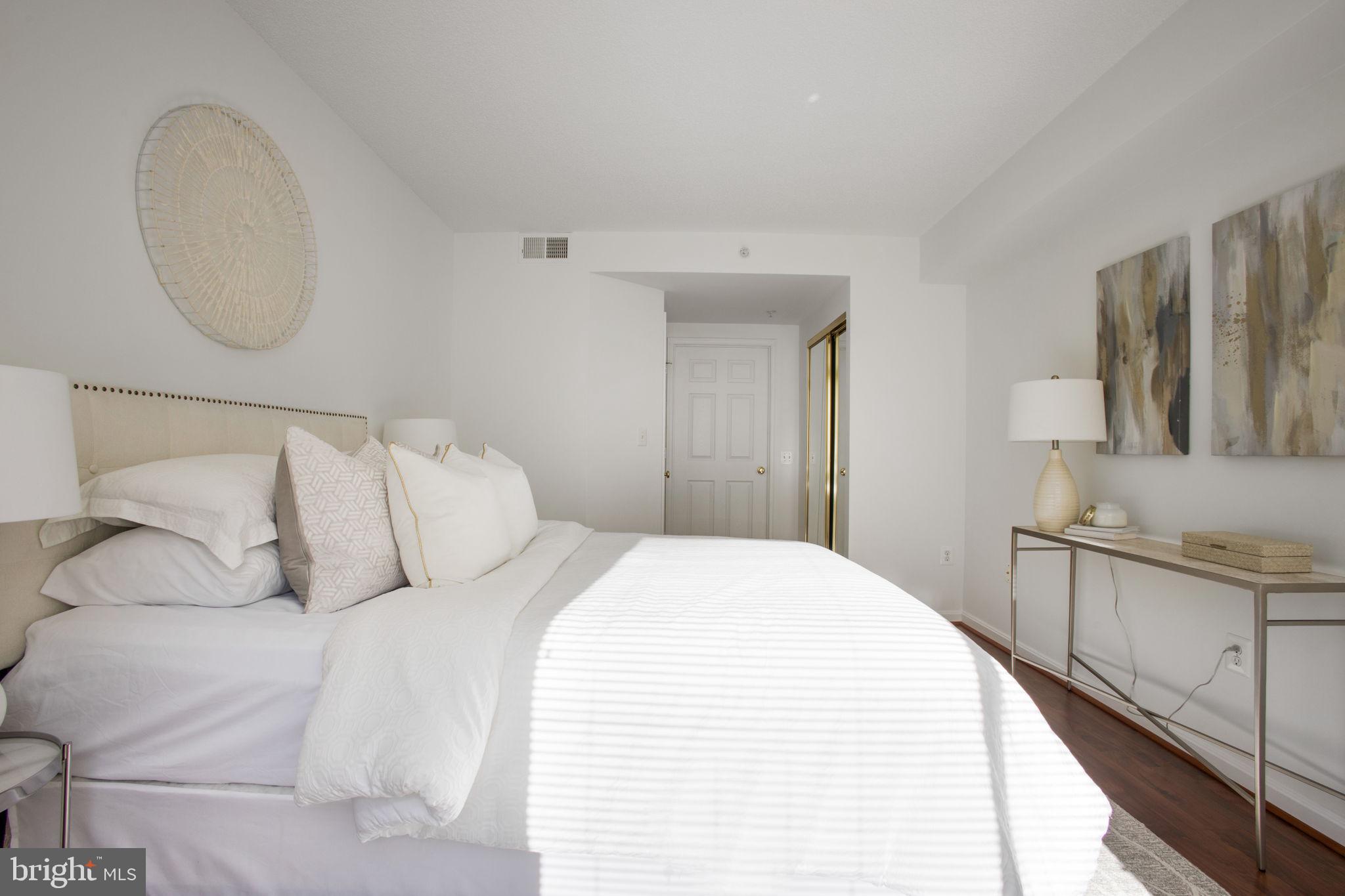 LEXINGTON SQUARE - Residential