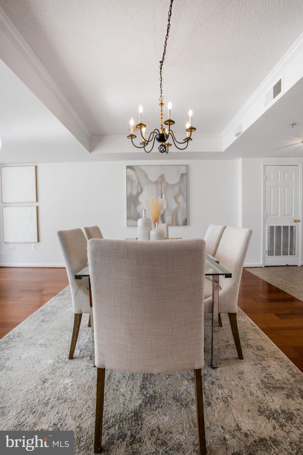 LEXINGTON SQUARE - Residential