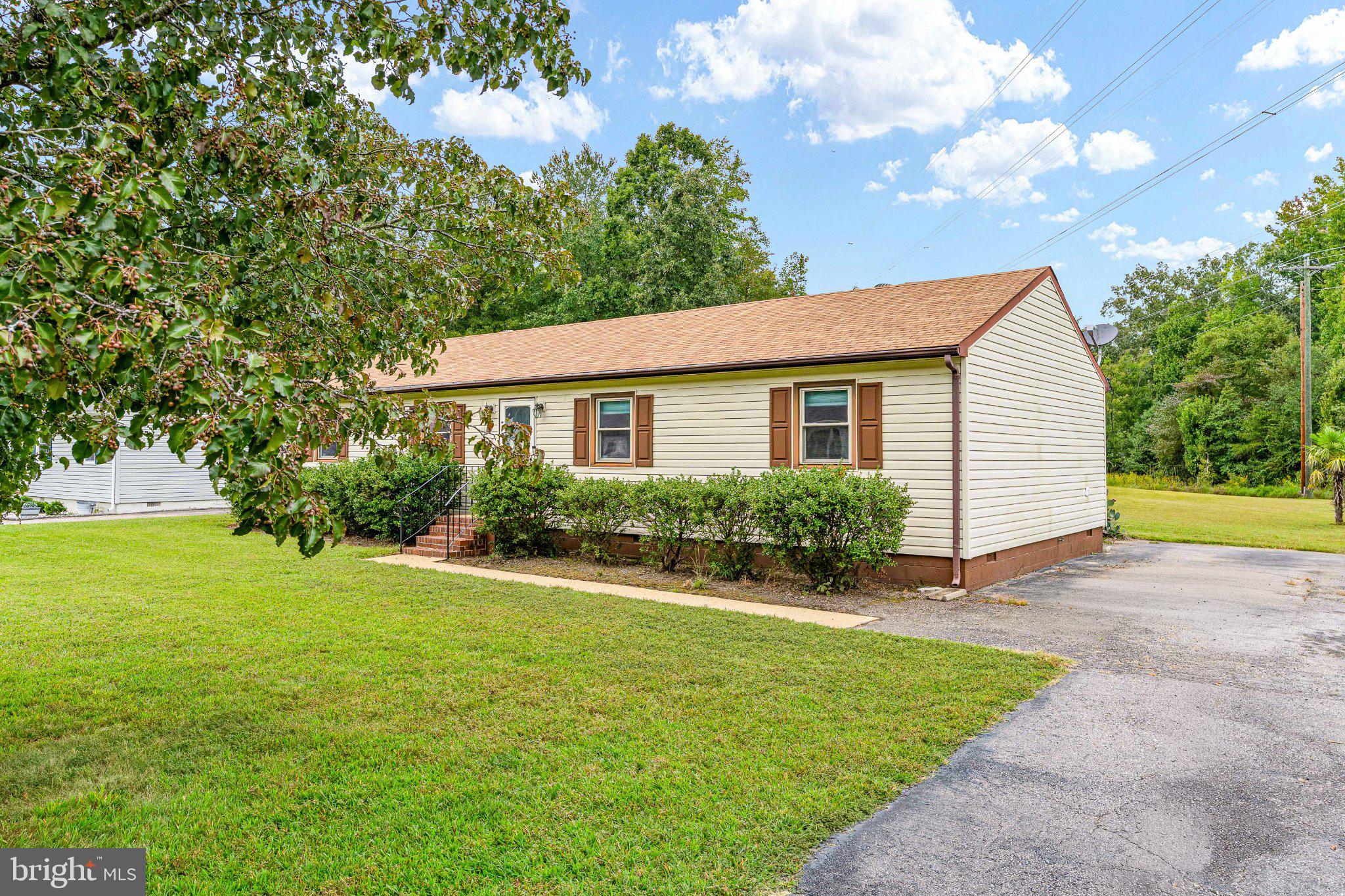 3909 ROBIN HOOD DRIVE