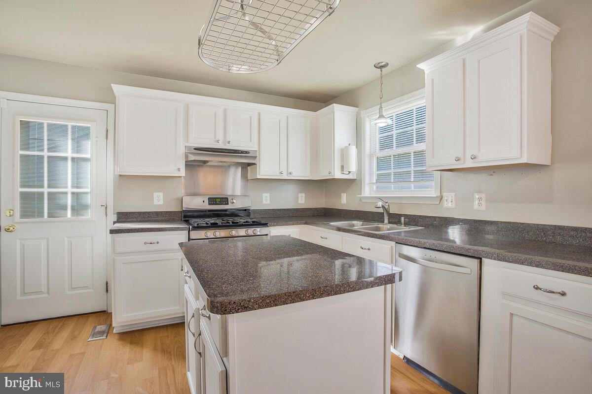 YARDLEY HILLS - Residential