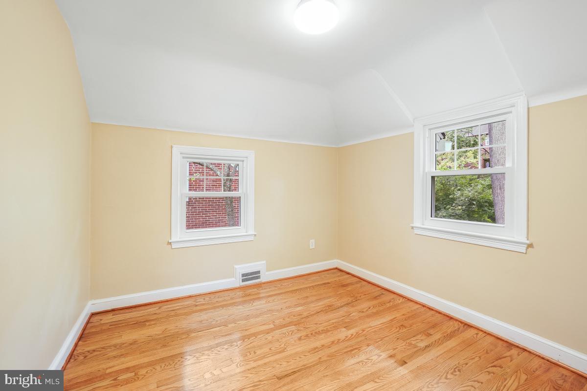 LINDEN FOREST - Residential