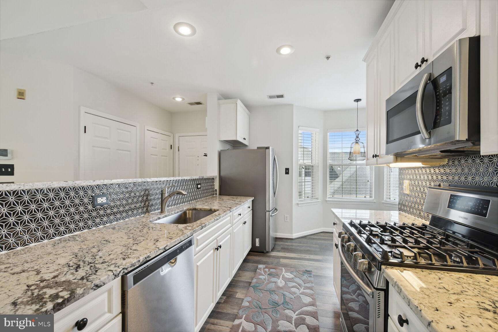 LAKESIDE AT SOUTH RIDING - Residential