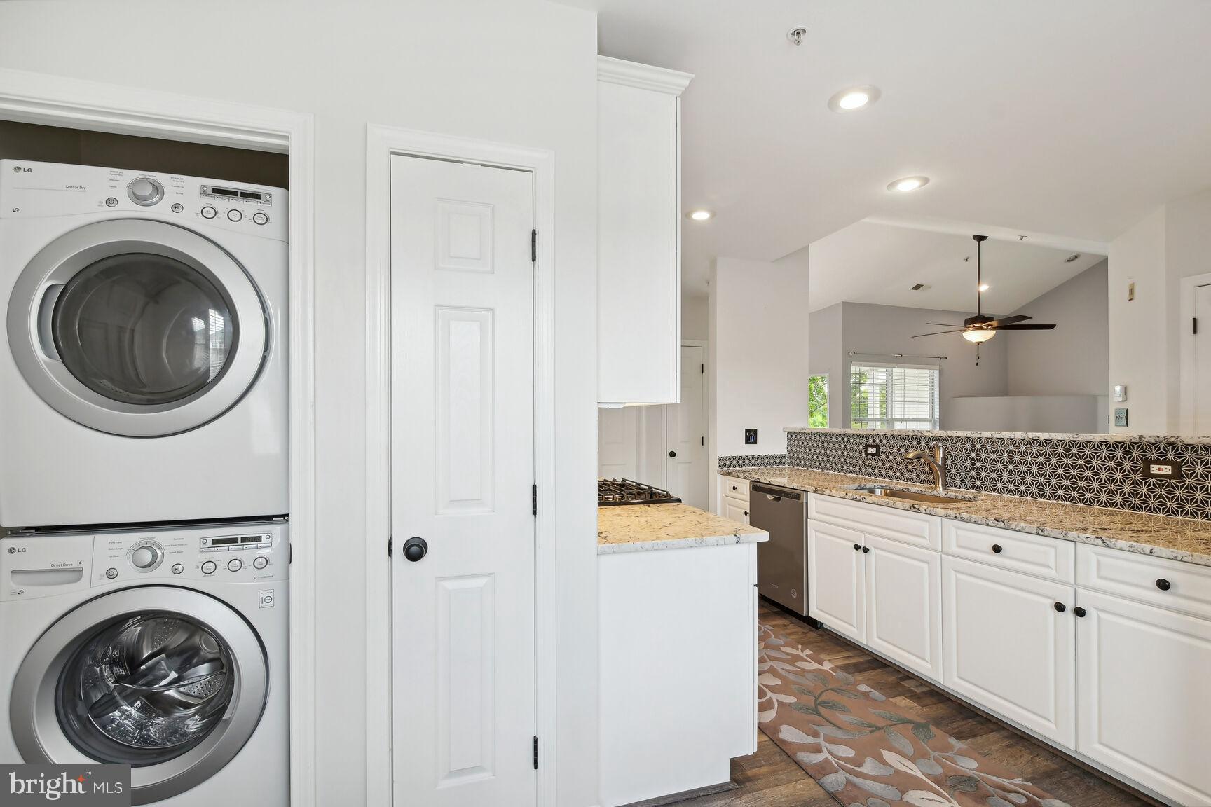 LAKESIDE AT SOUTH RIDING - Residential