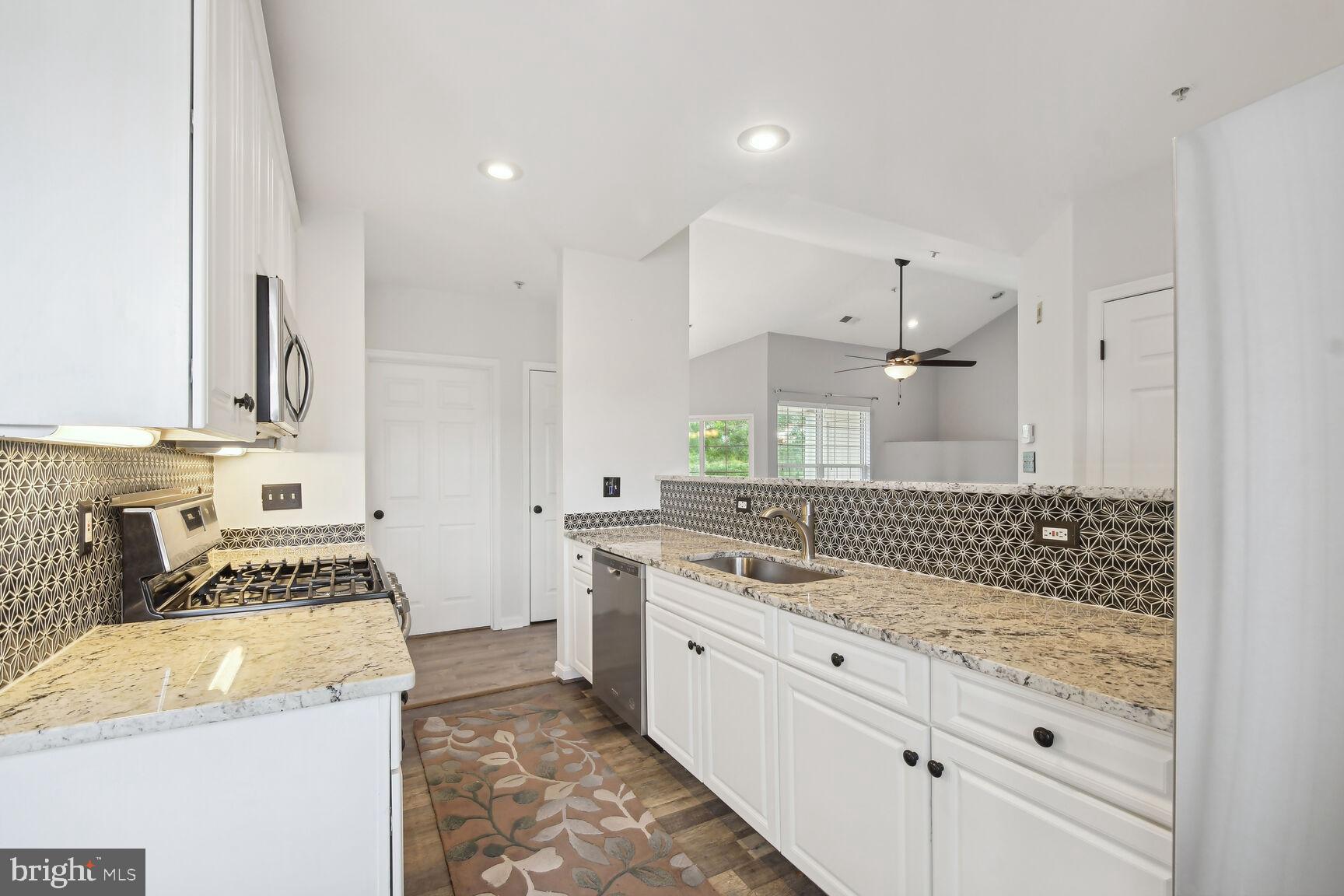 LAKESIDE AT SOUTH RIDING - Residential