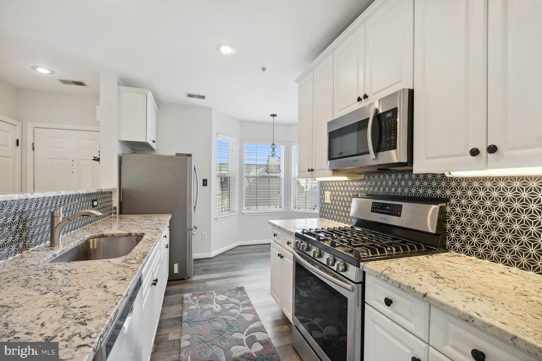 LAKESIDE AT SOUTH RIDING - Residential