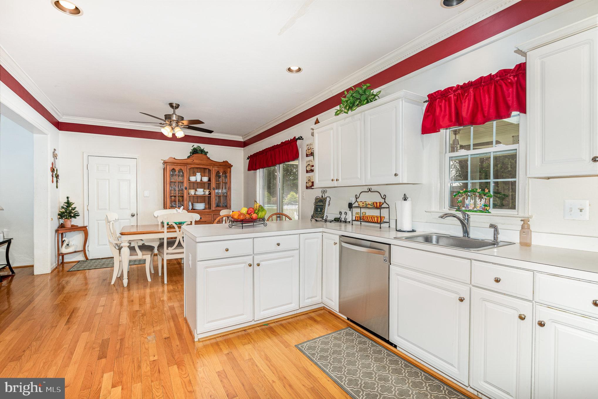 HENDERSON MANOR - Residential