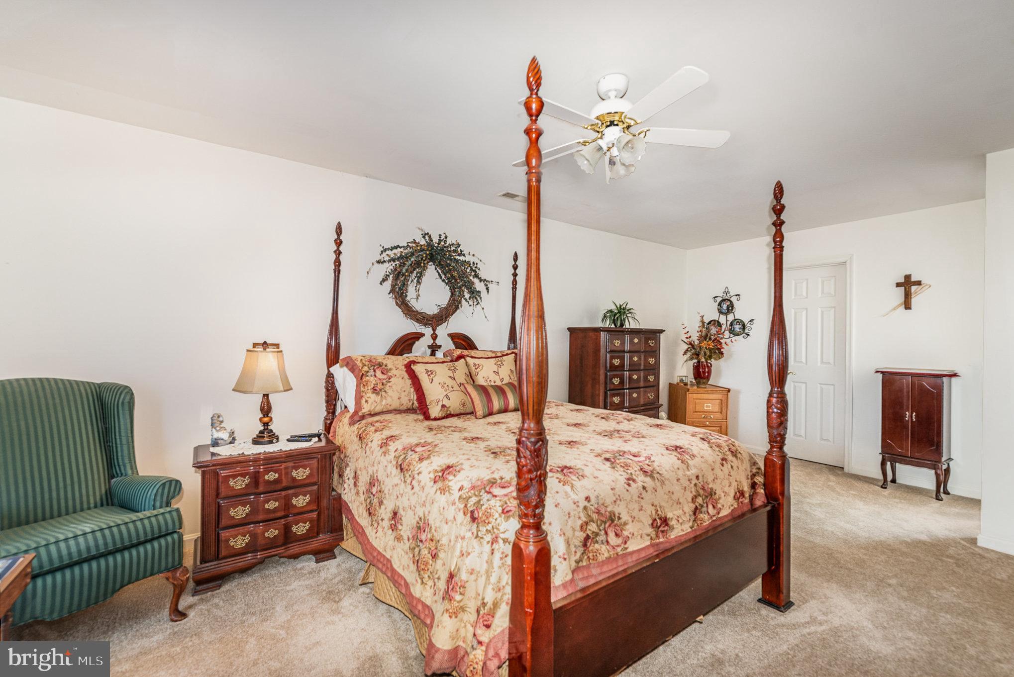 HENDERSON MANOR - Residential