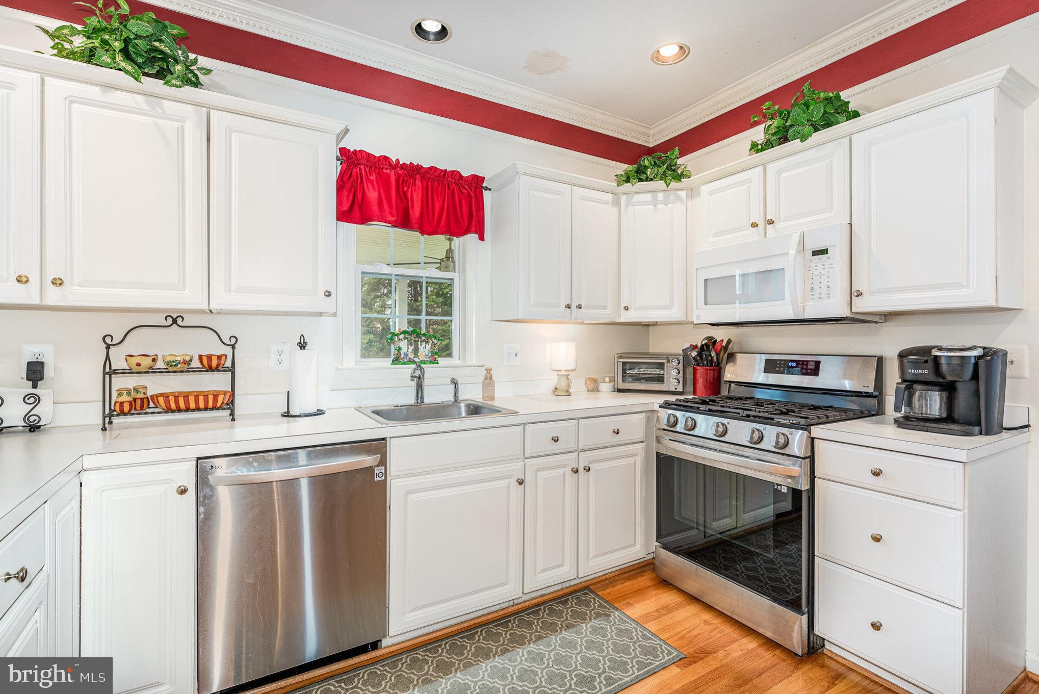 HENDERSON MANOR - Residential