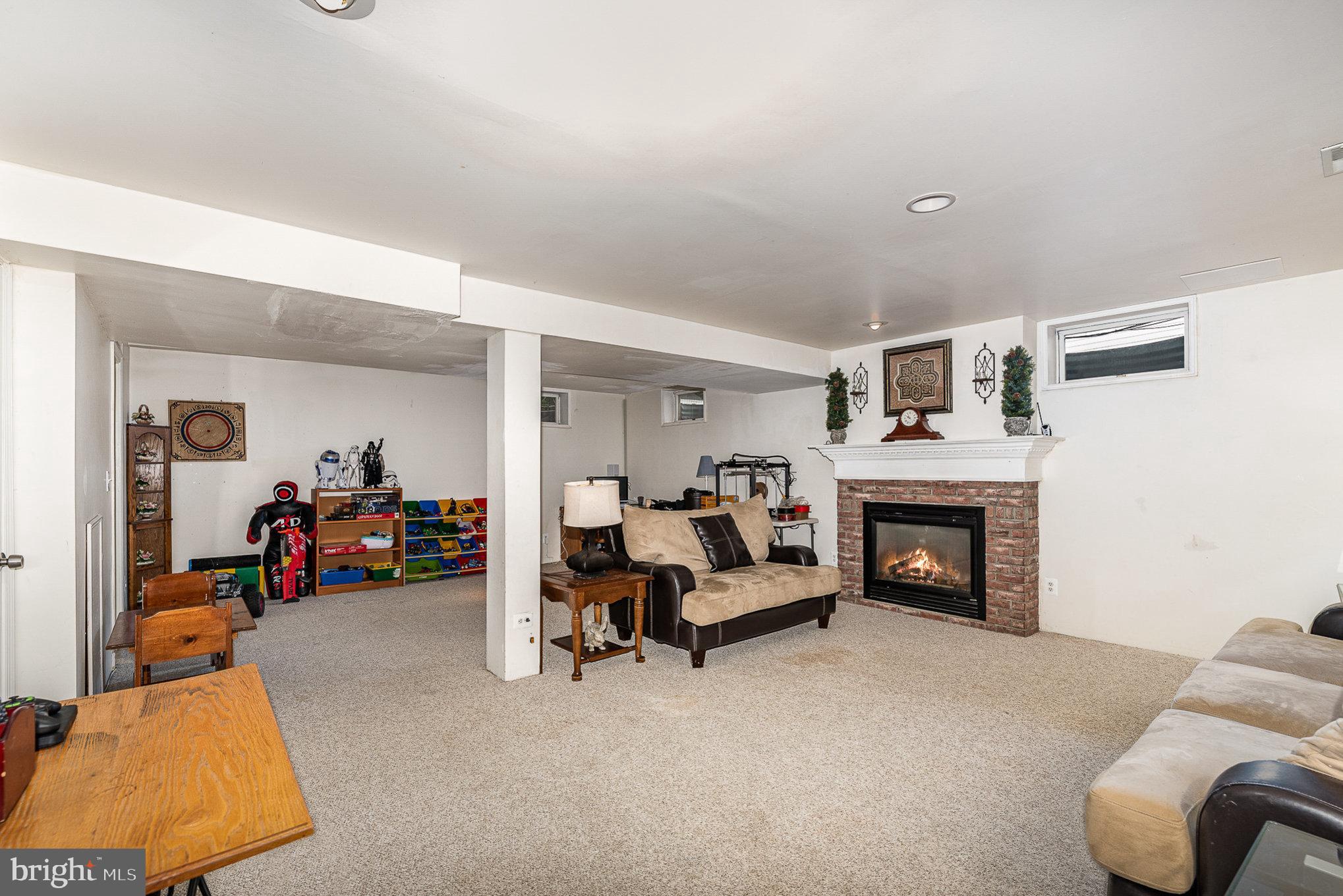 HENDERSON MANOR - Residential