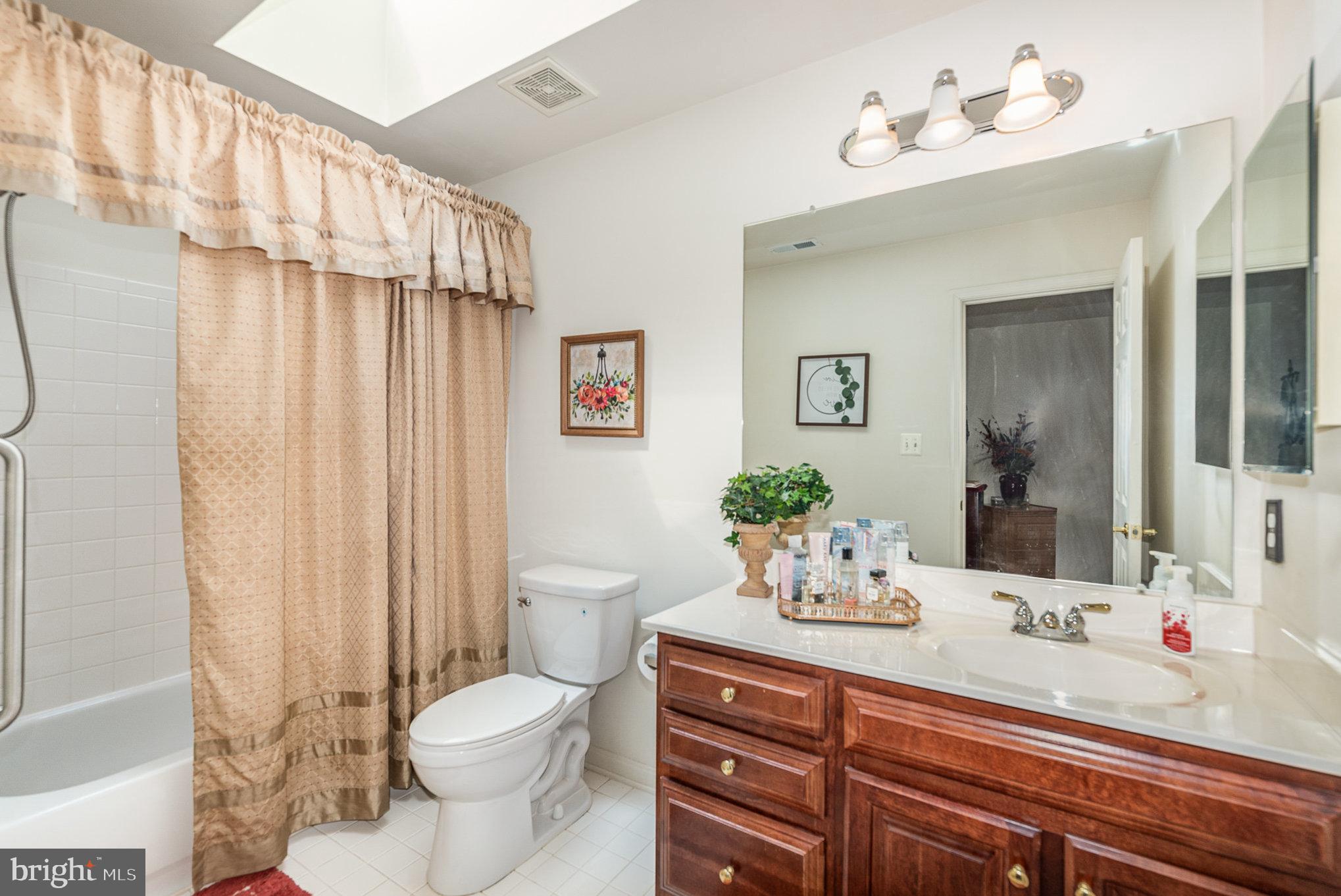 HENDERSON MANOR - Residential