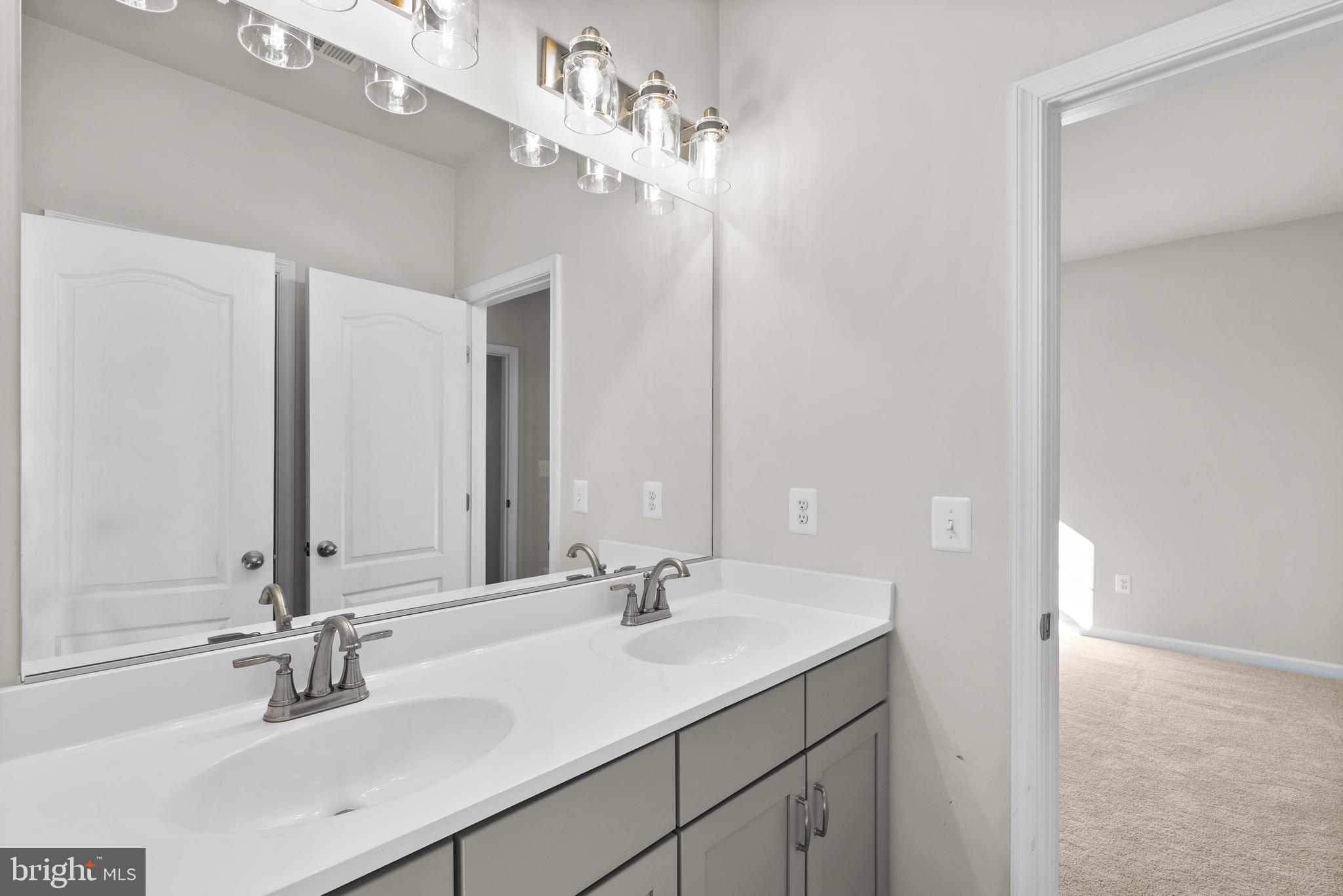 TANTALLON SQUARE - Residential