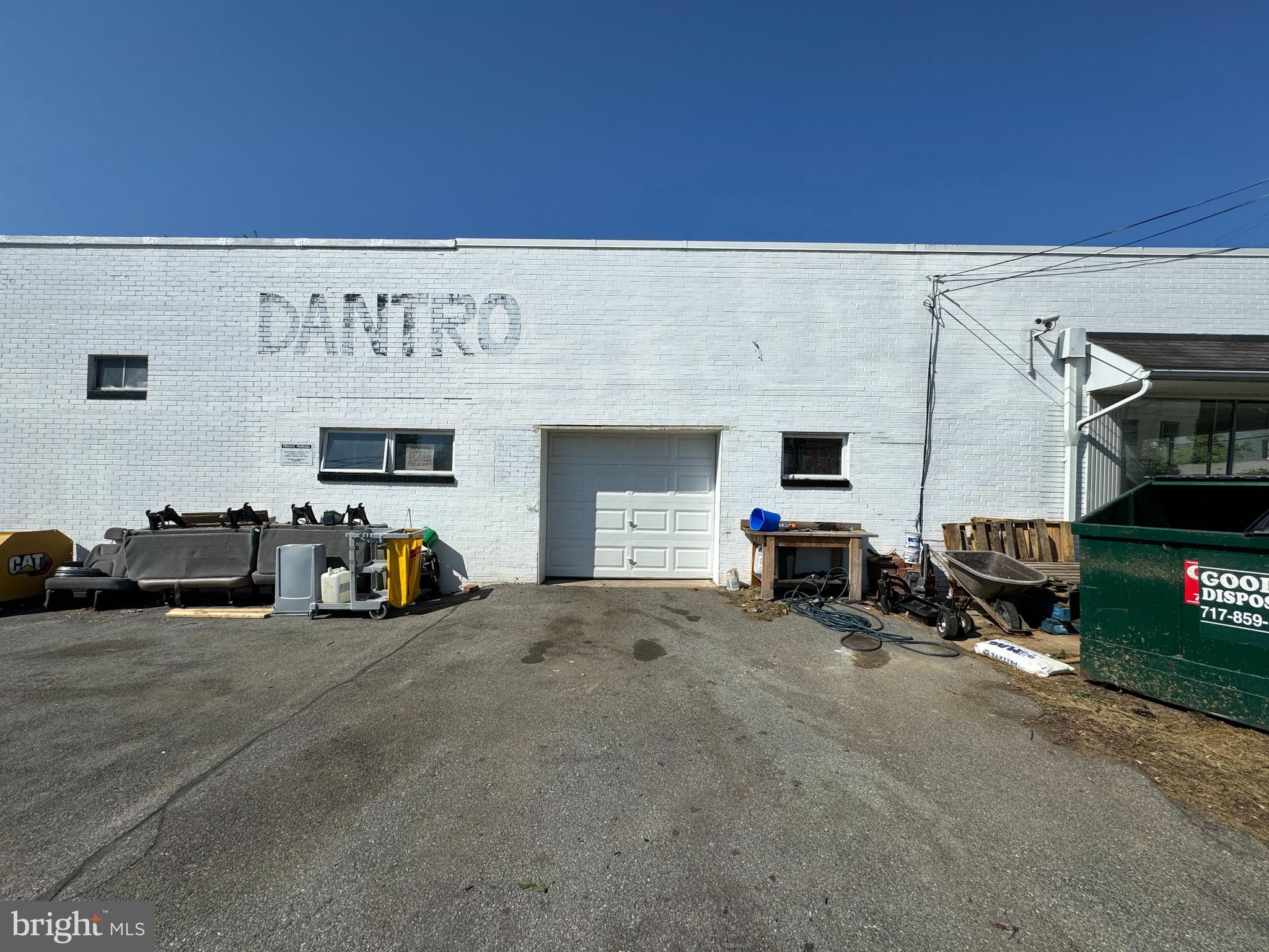 858 MANOR STREET