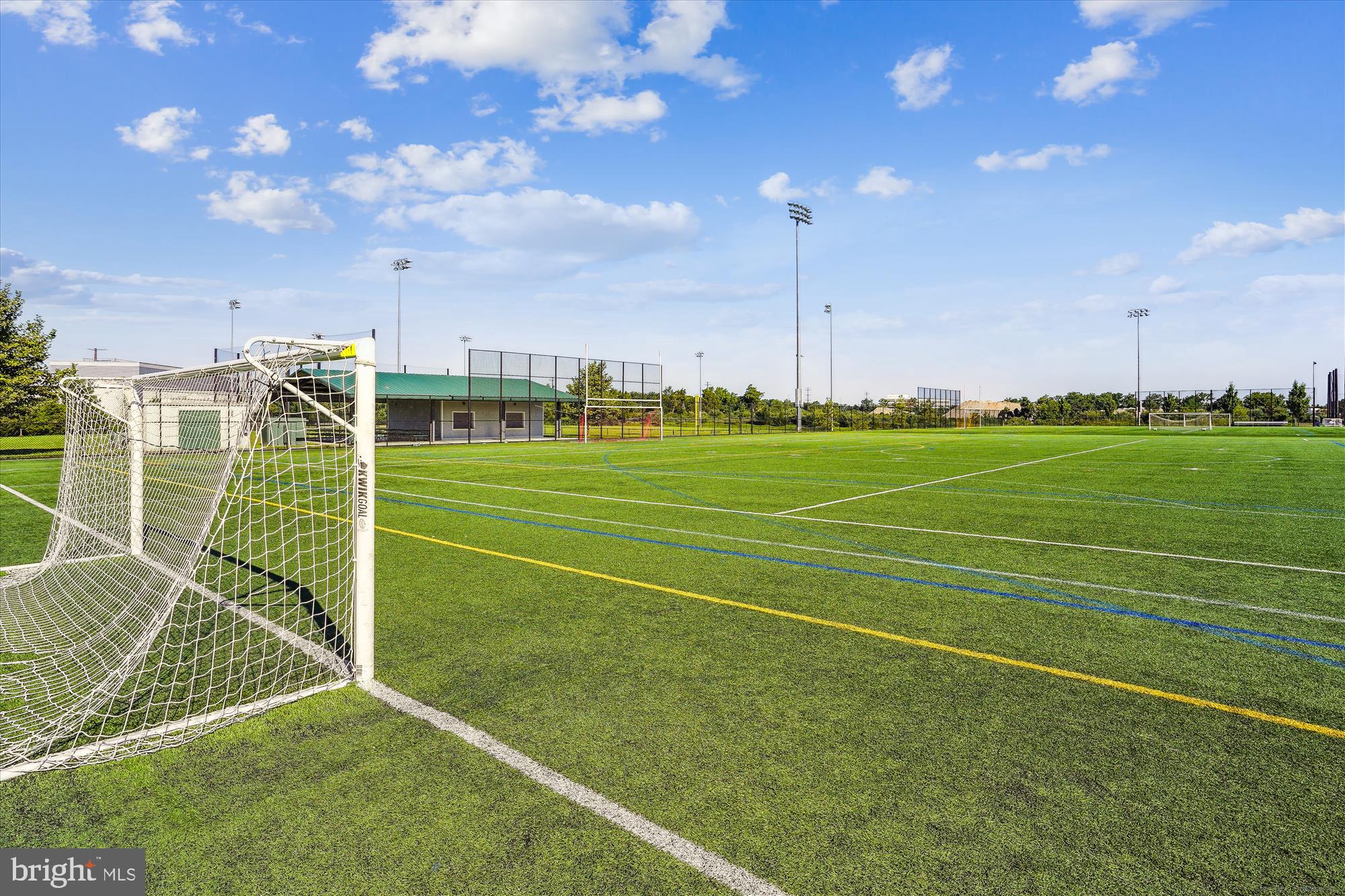 DISCOVERY SQUARE - Residential