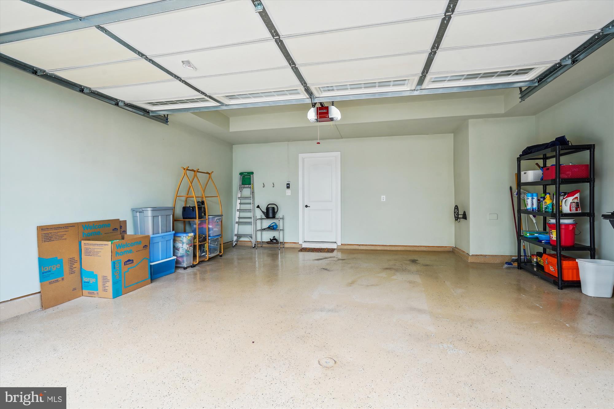 DISCOVERY SQUARE - Residential