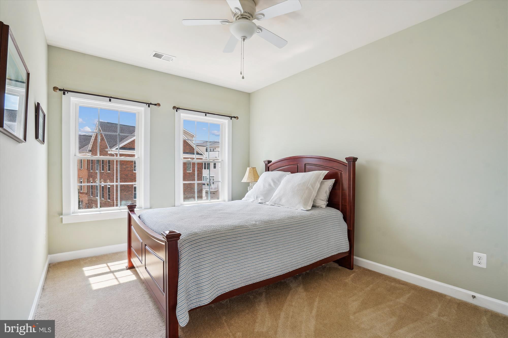 DISCOVERY SQUARE - Residential