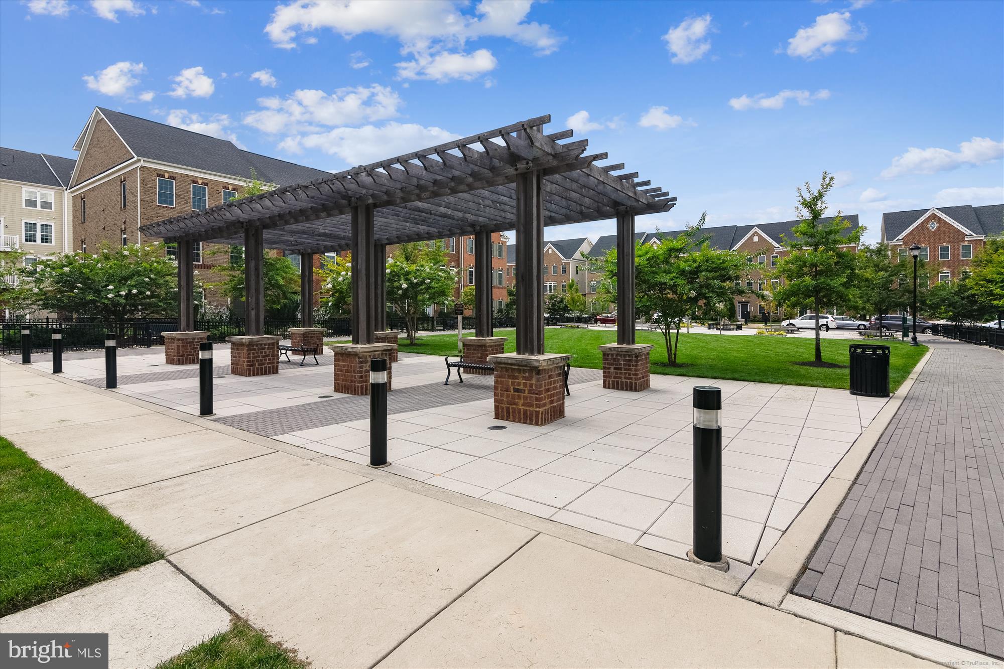 DISCOVERY SQUARE - Residential