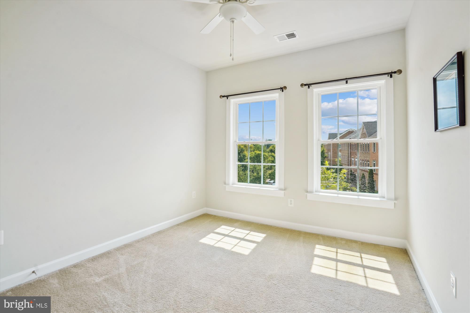 DISCOVERY SQUARE - Residential