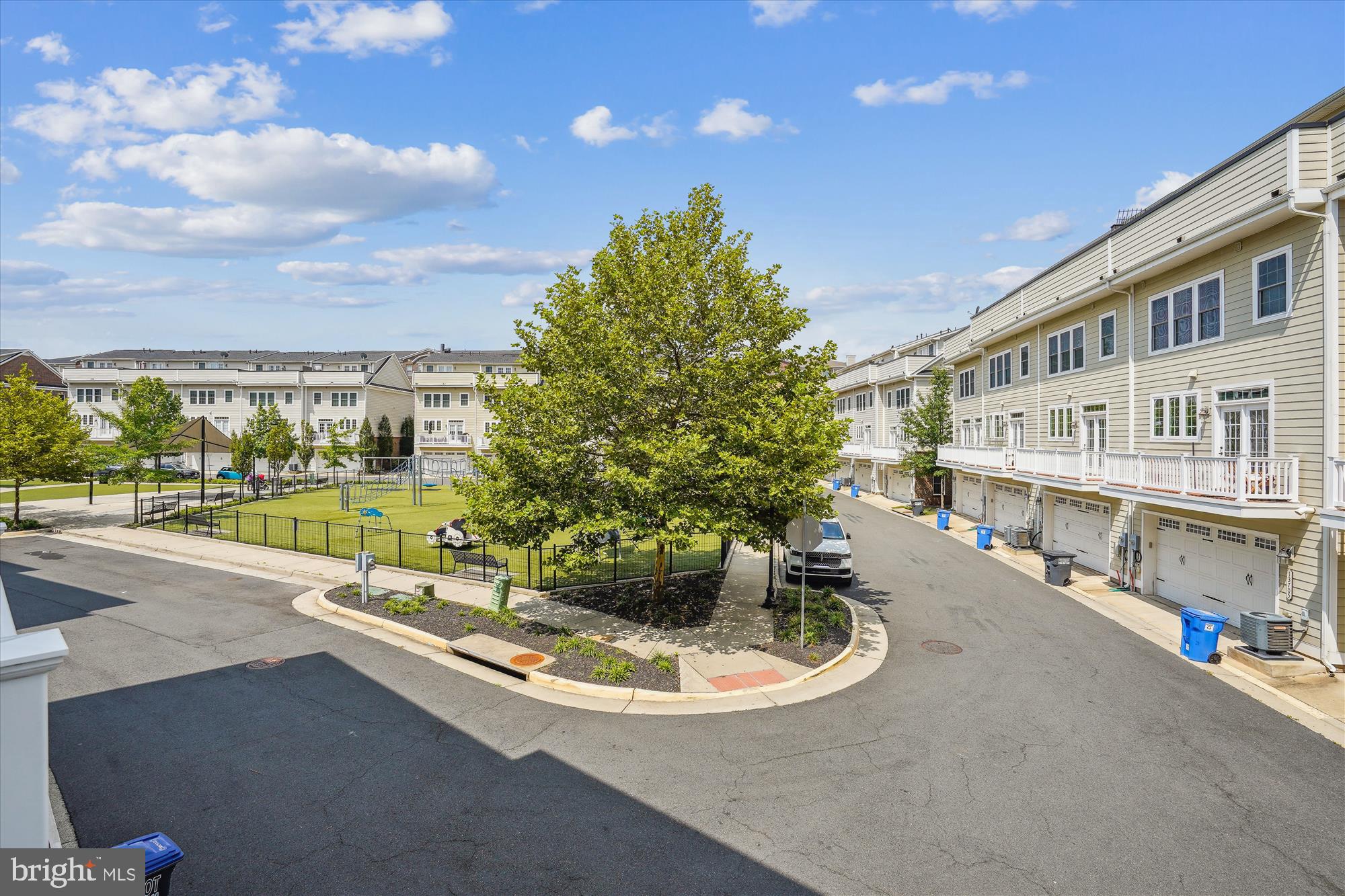 DISCOVERY SQUARE - Residential