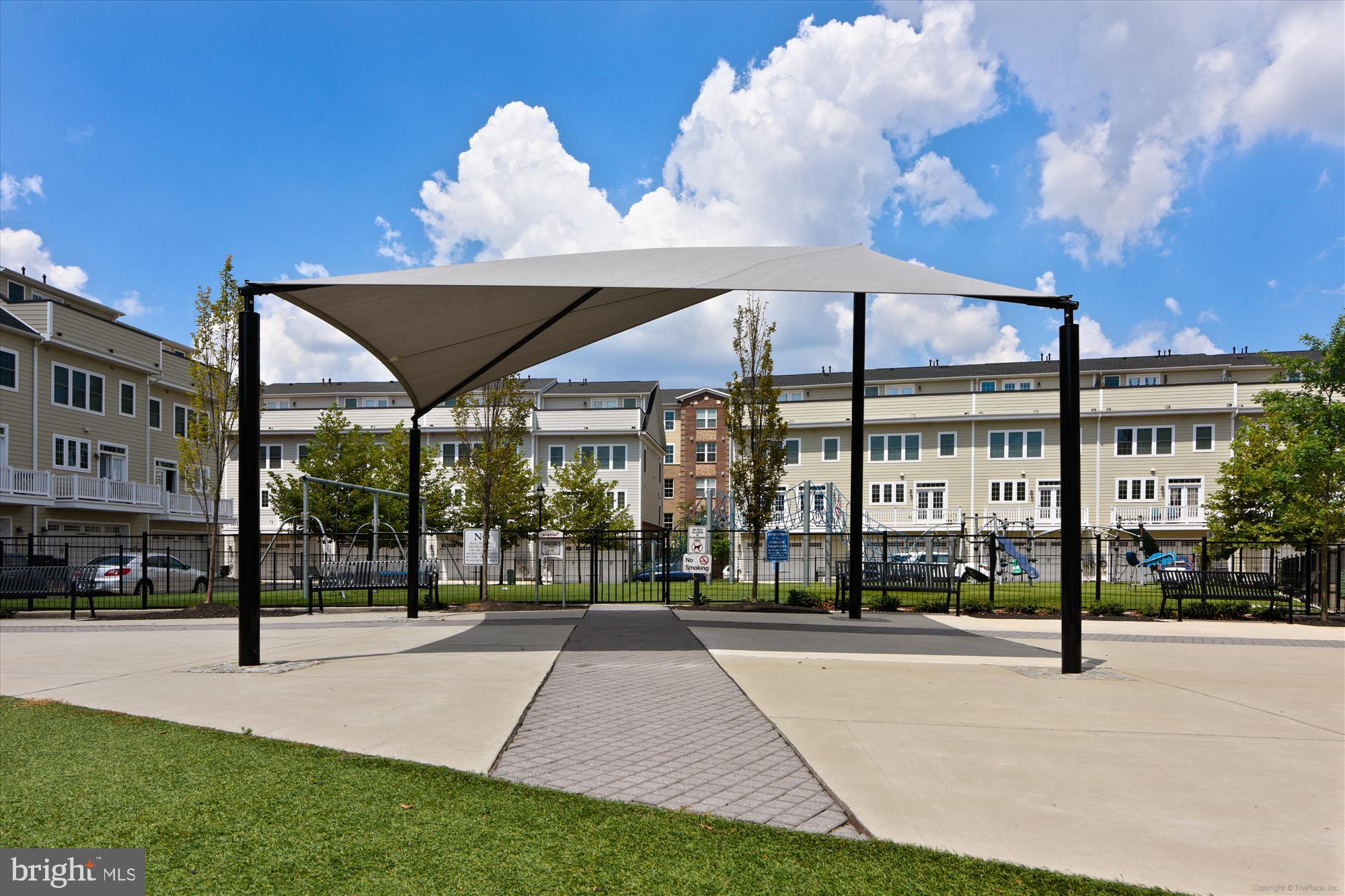 DISCOVERY SQUARE - Residential