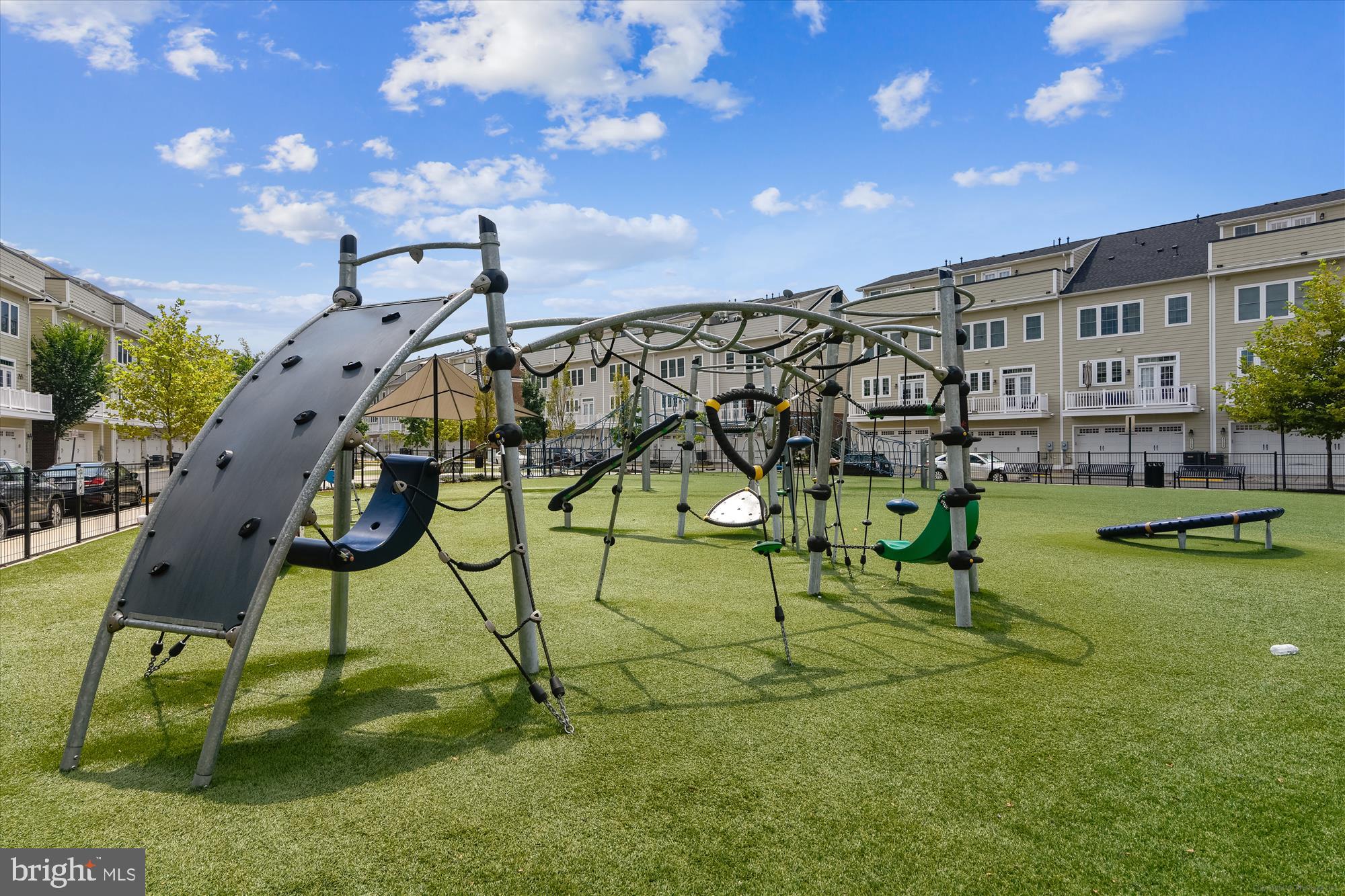 DISCOVERY SQUARE - Residential