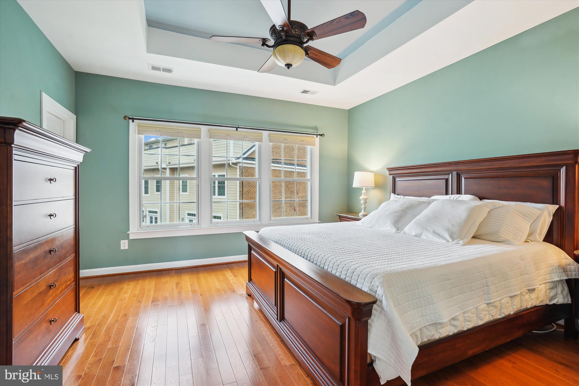 DISCOVERY SQUARE - Residential