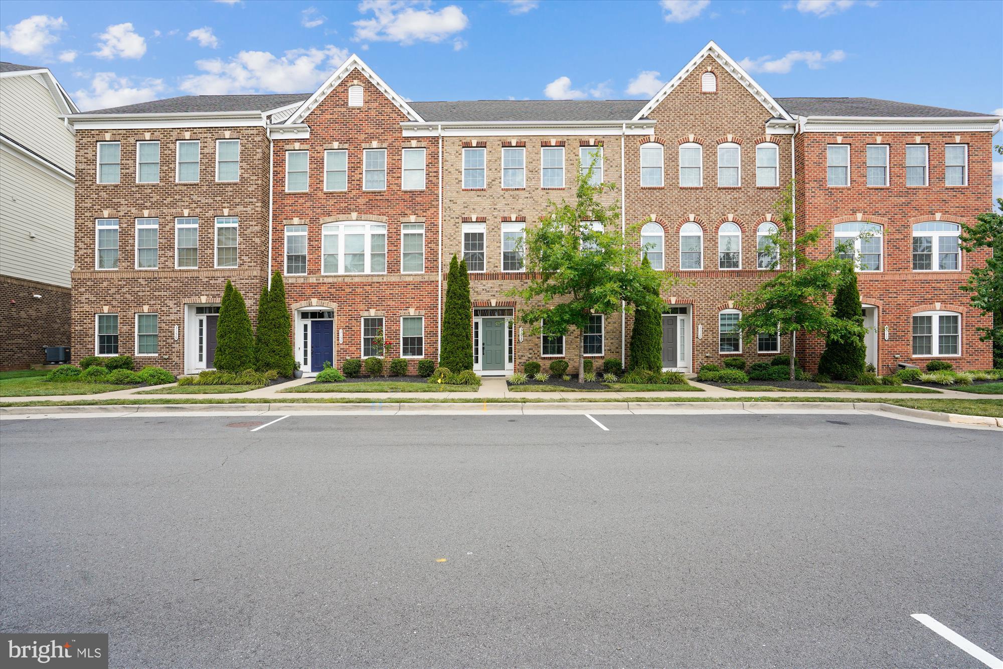 DISCOVERY SQUARE - Residential