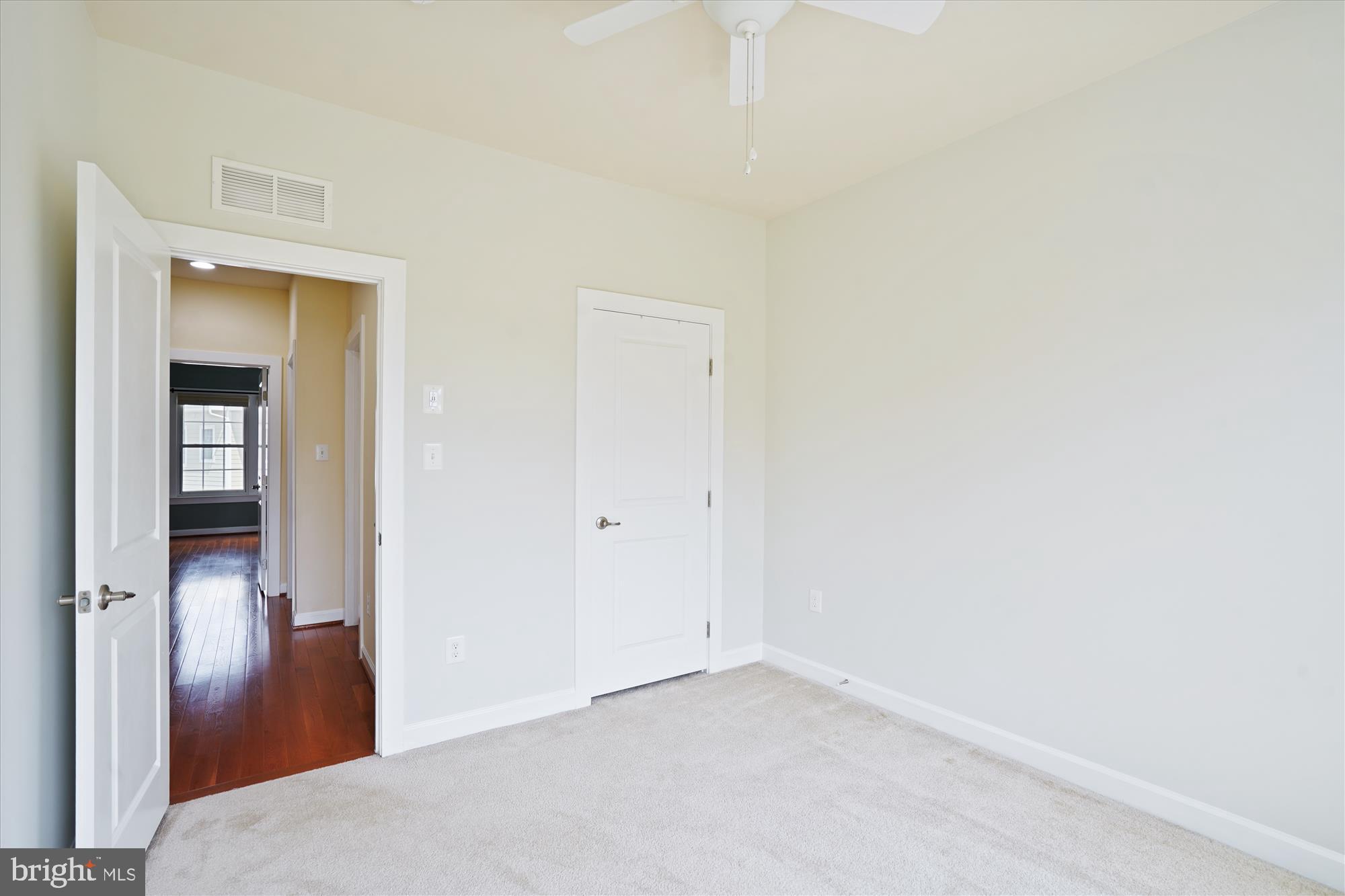 DISCOVERY SQUARE - Residential