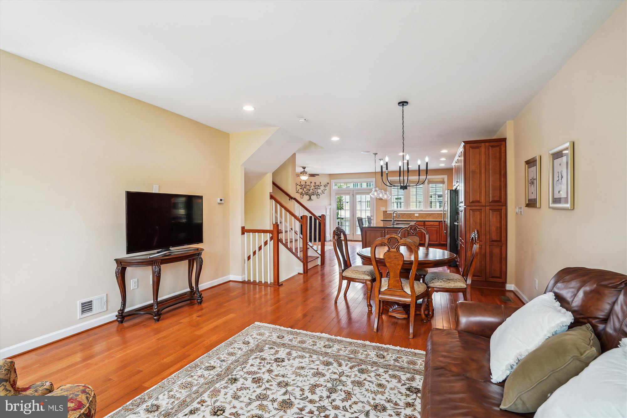 DISCOVERY SQUARE - Residential