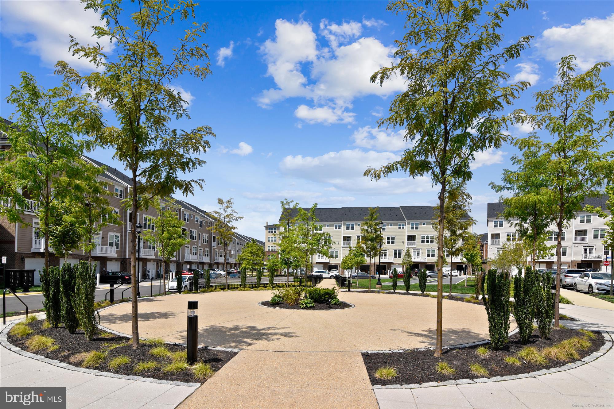 DISCOVERY SQUARE - Residential