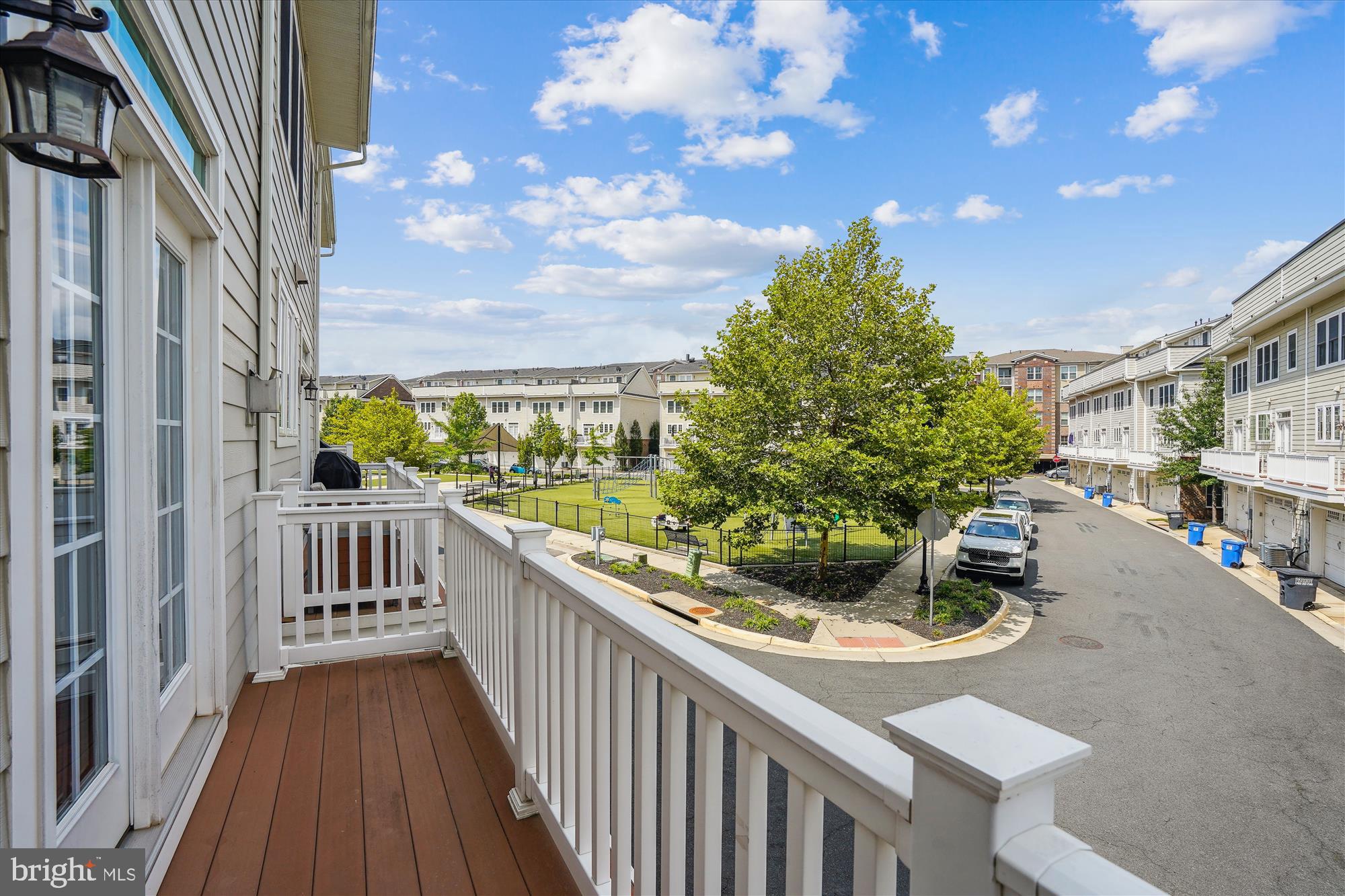 DISCOVERY SQUARE - Residential