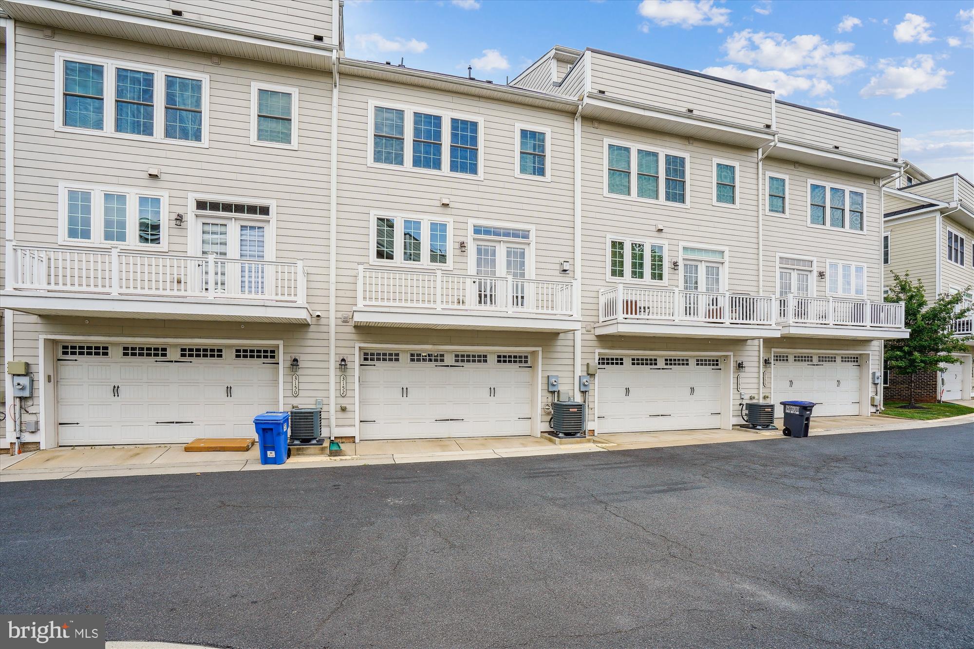 DISCOVERY SQUARE - Residential