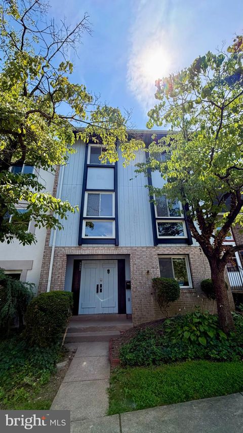 Townhouse For Rent - 9506 Miranda Court<br/> Fairfax County, FAIRFAX, VA 22031