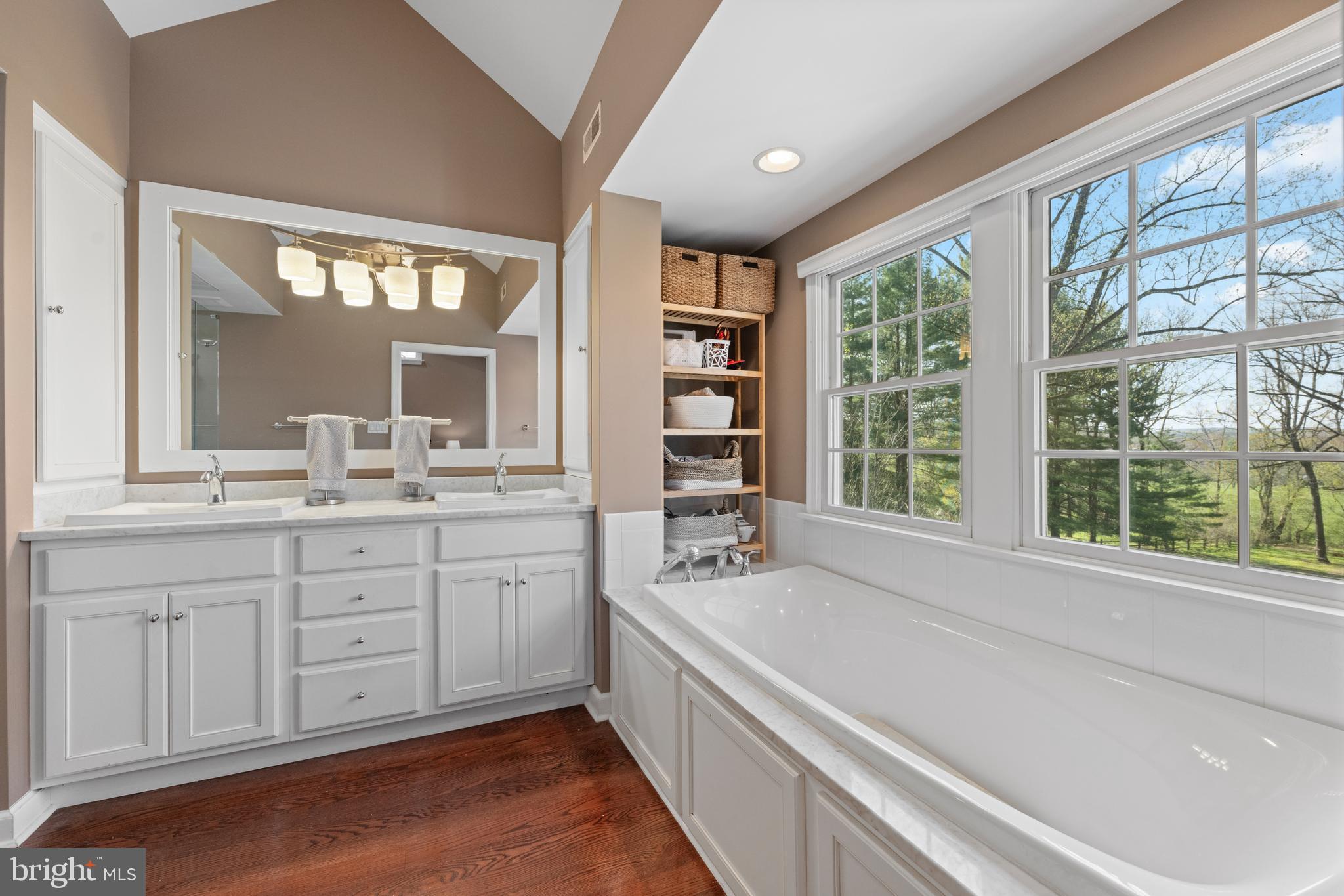 RADNOR HUNT - Residential