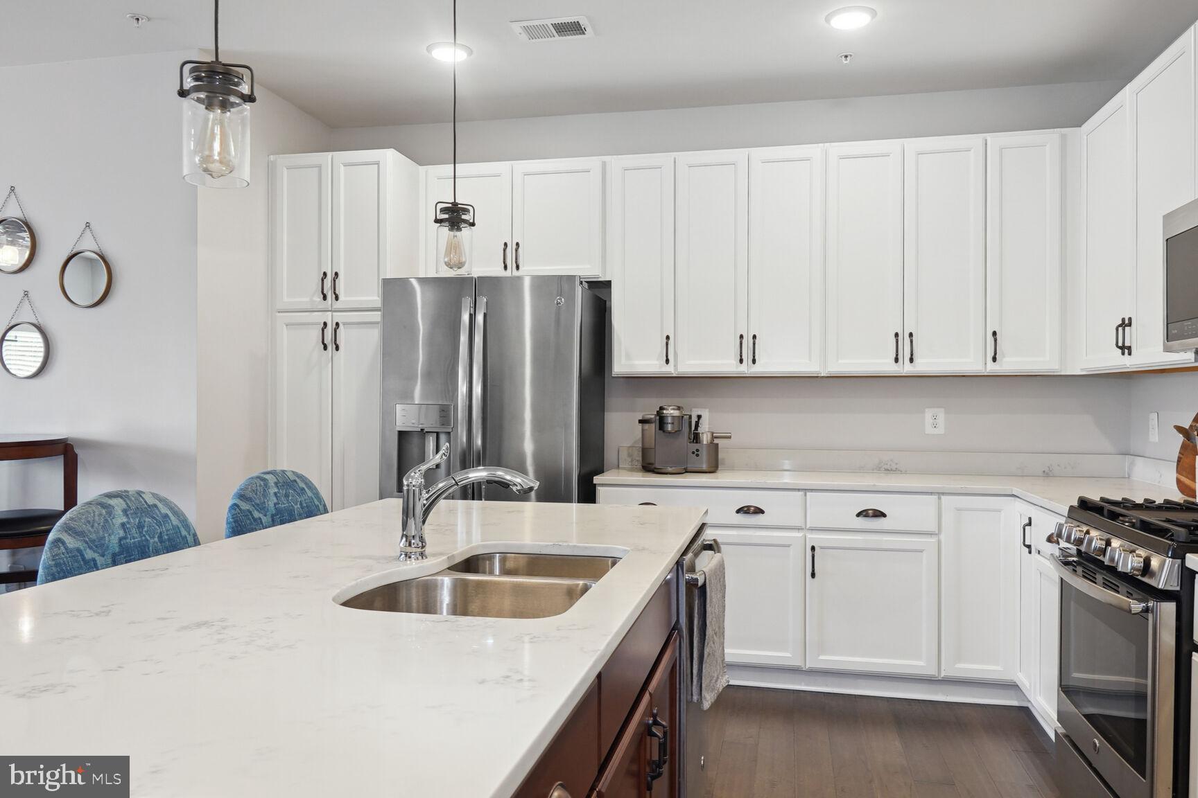 ADMIRALS SQUARE - Residential Lease