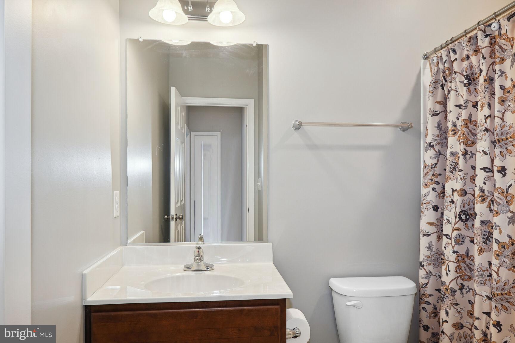 ADMIRALS SQUARE - Residential Lease