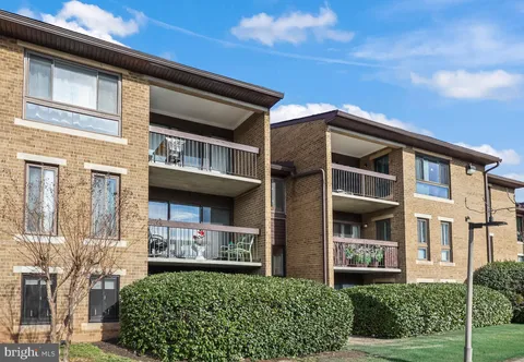 549 Florida Avenue Unit 201, Herndon, VA MLS: VAFX2283494