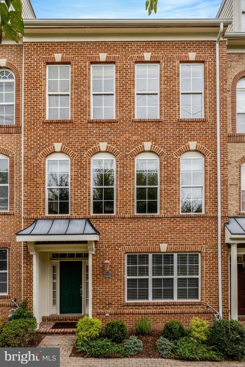220 HERNDON STATION SQUARE HERNDON VA 20170