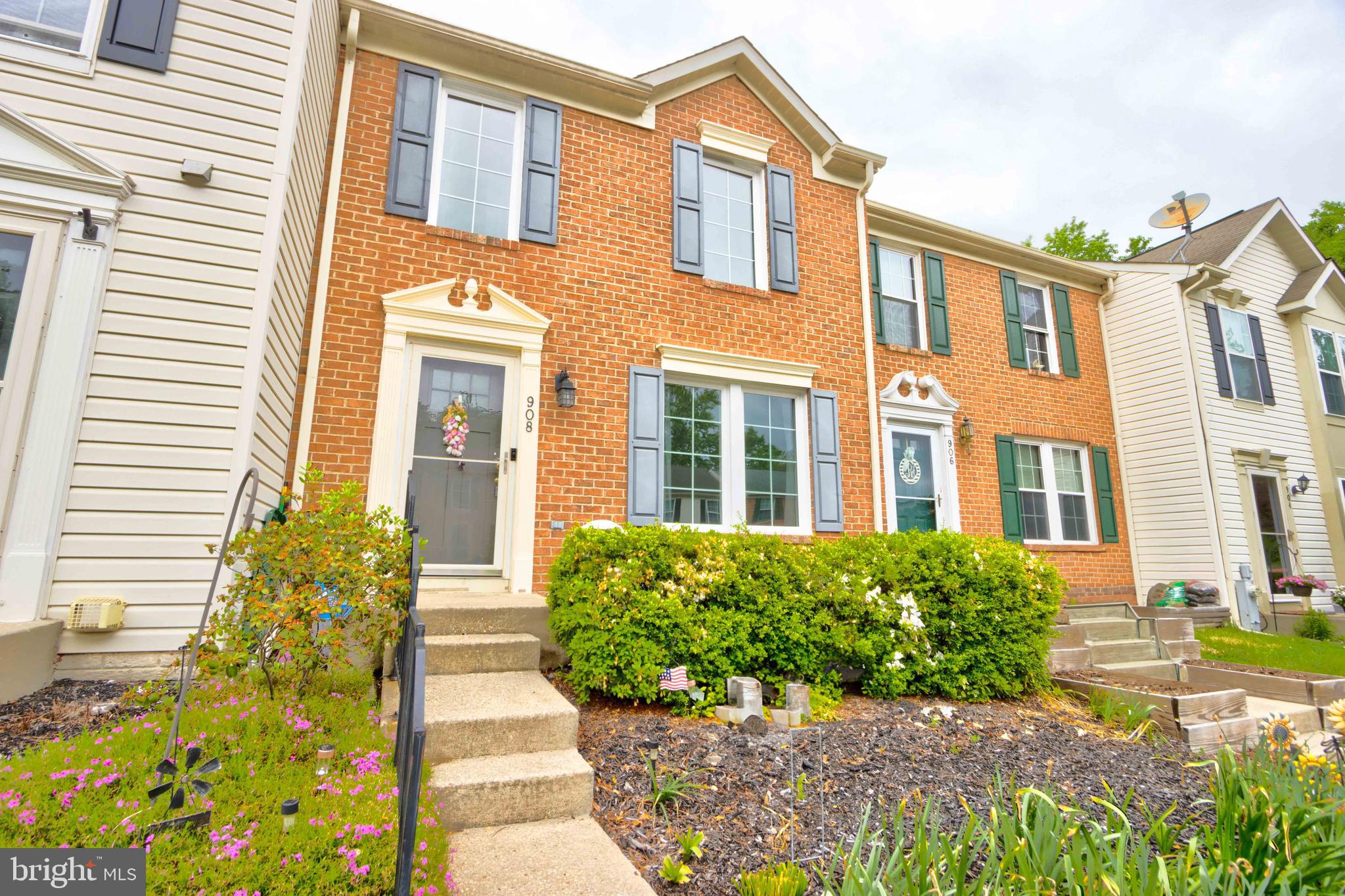 908 CHESTNUT WOOD COURT