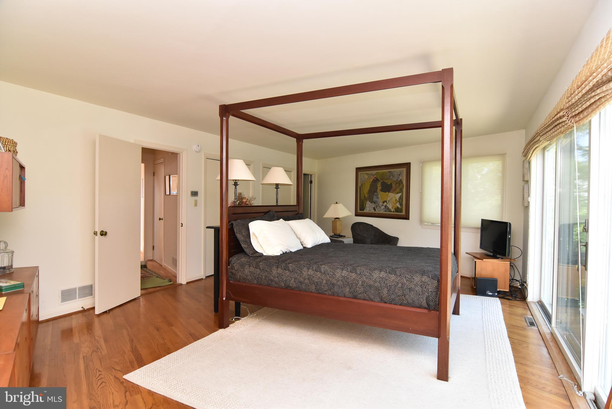 SILVER LAKE MANOR - Residential