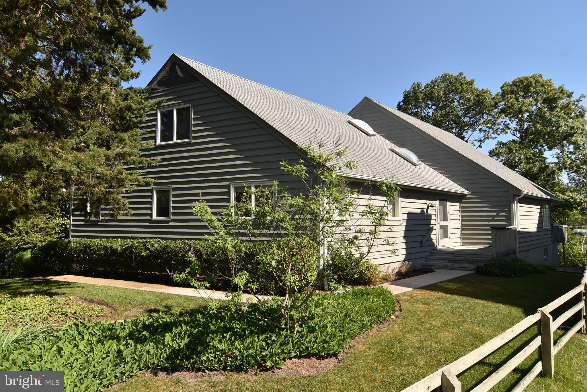 SILVER LAKE MANOR - Residential