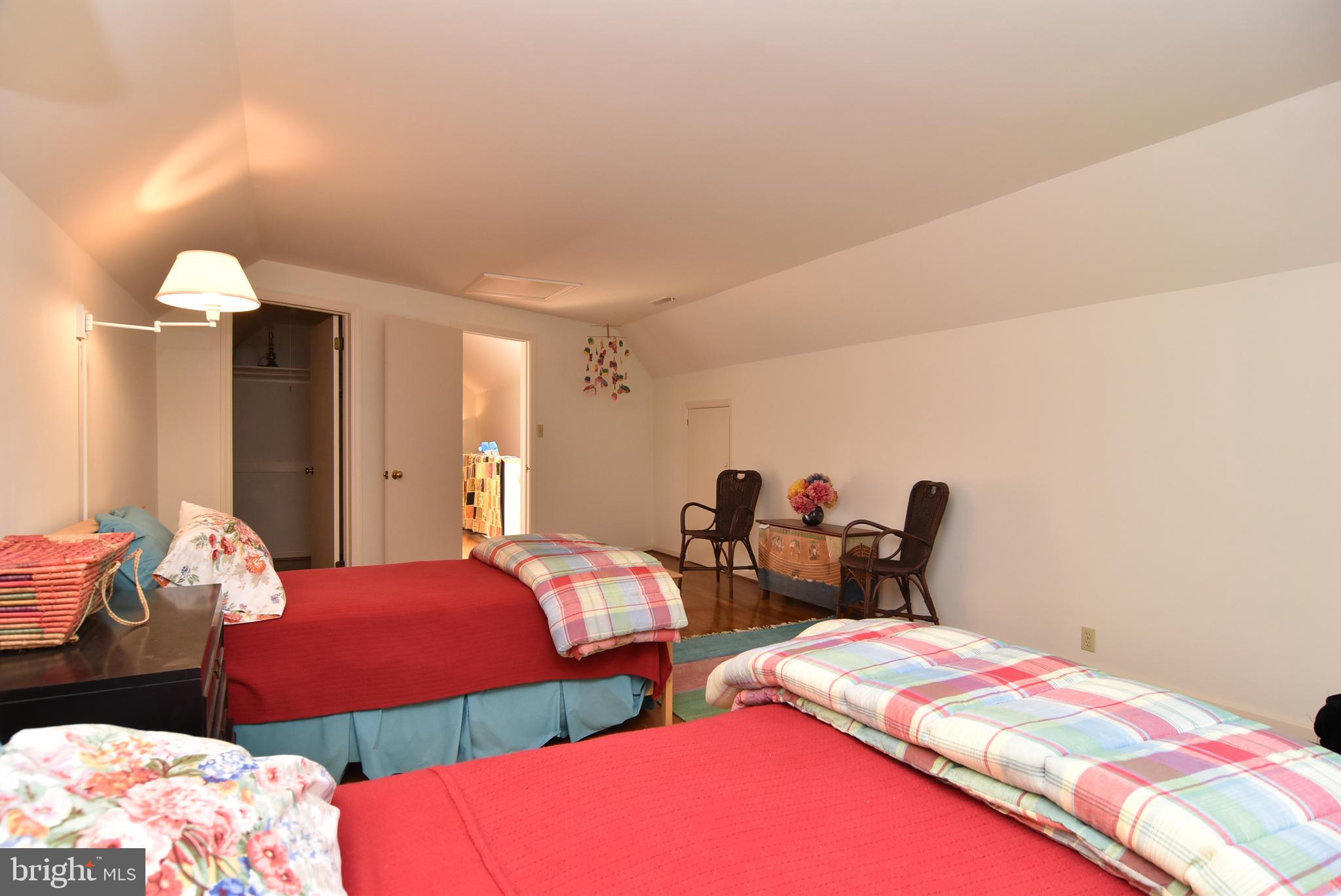 SILVER LAKE MANOR - Residential