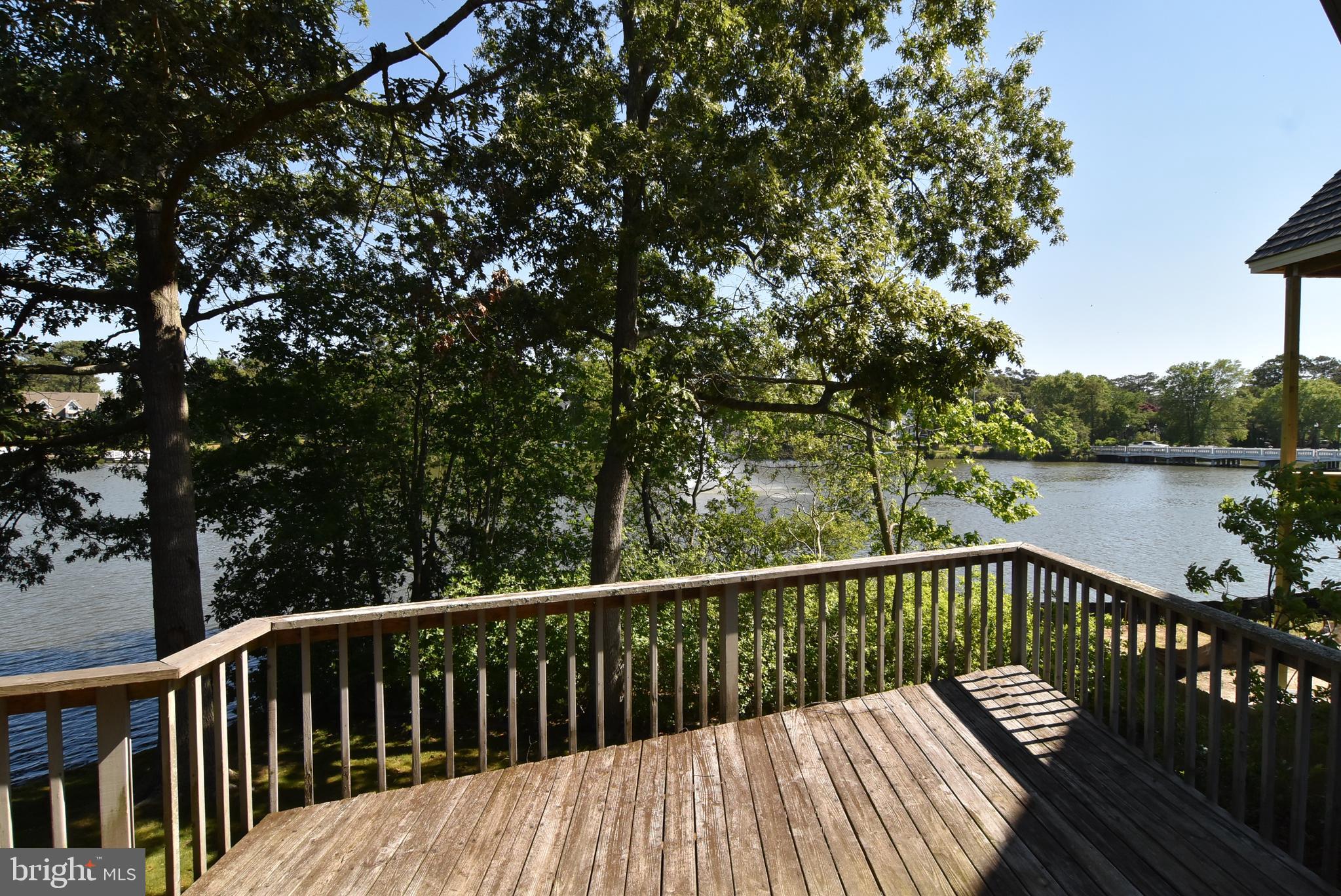 SILVER LAKE MANOR - Residential