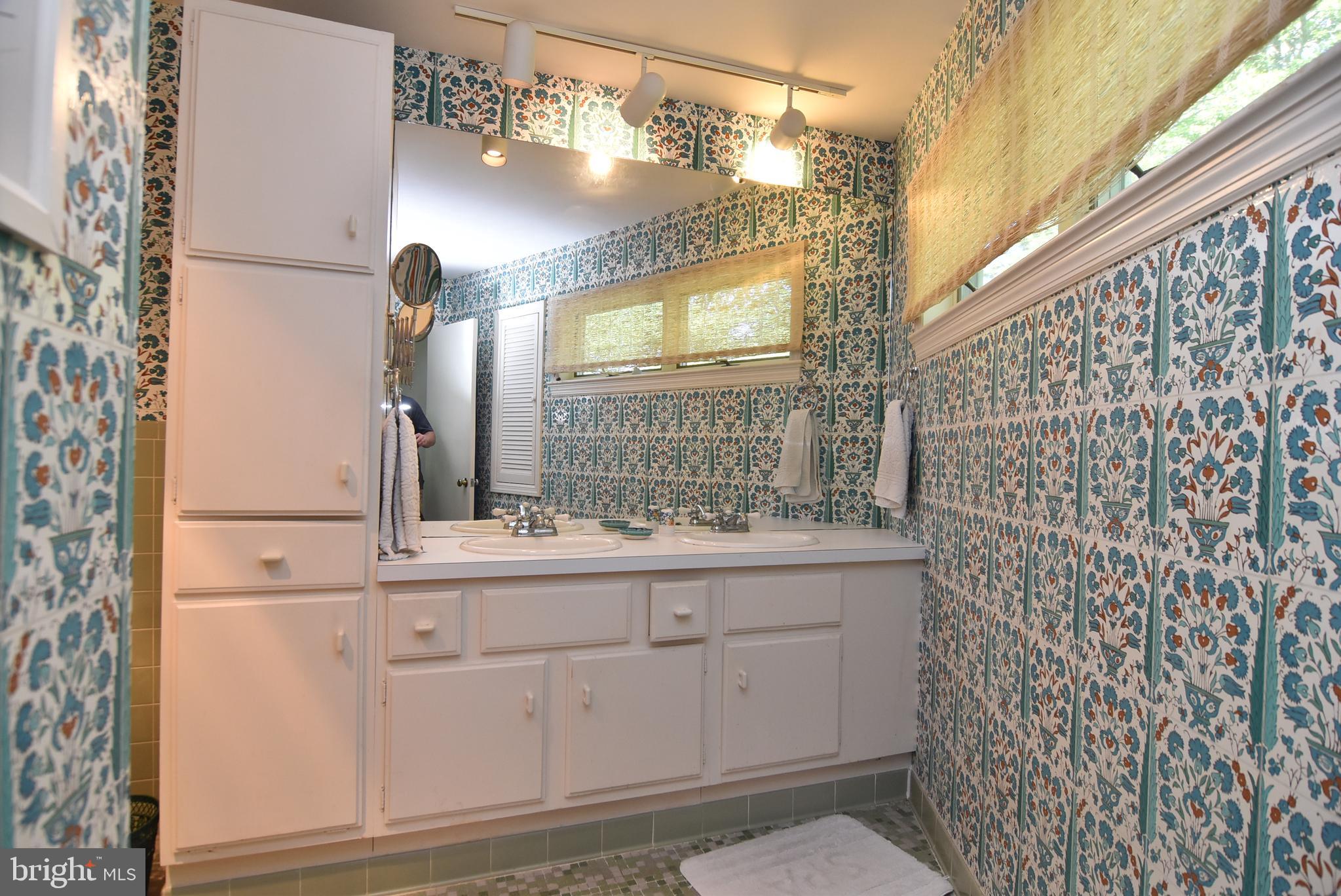 SILVER LAKE MANOR - Residential