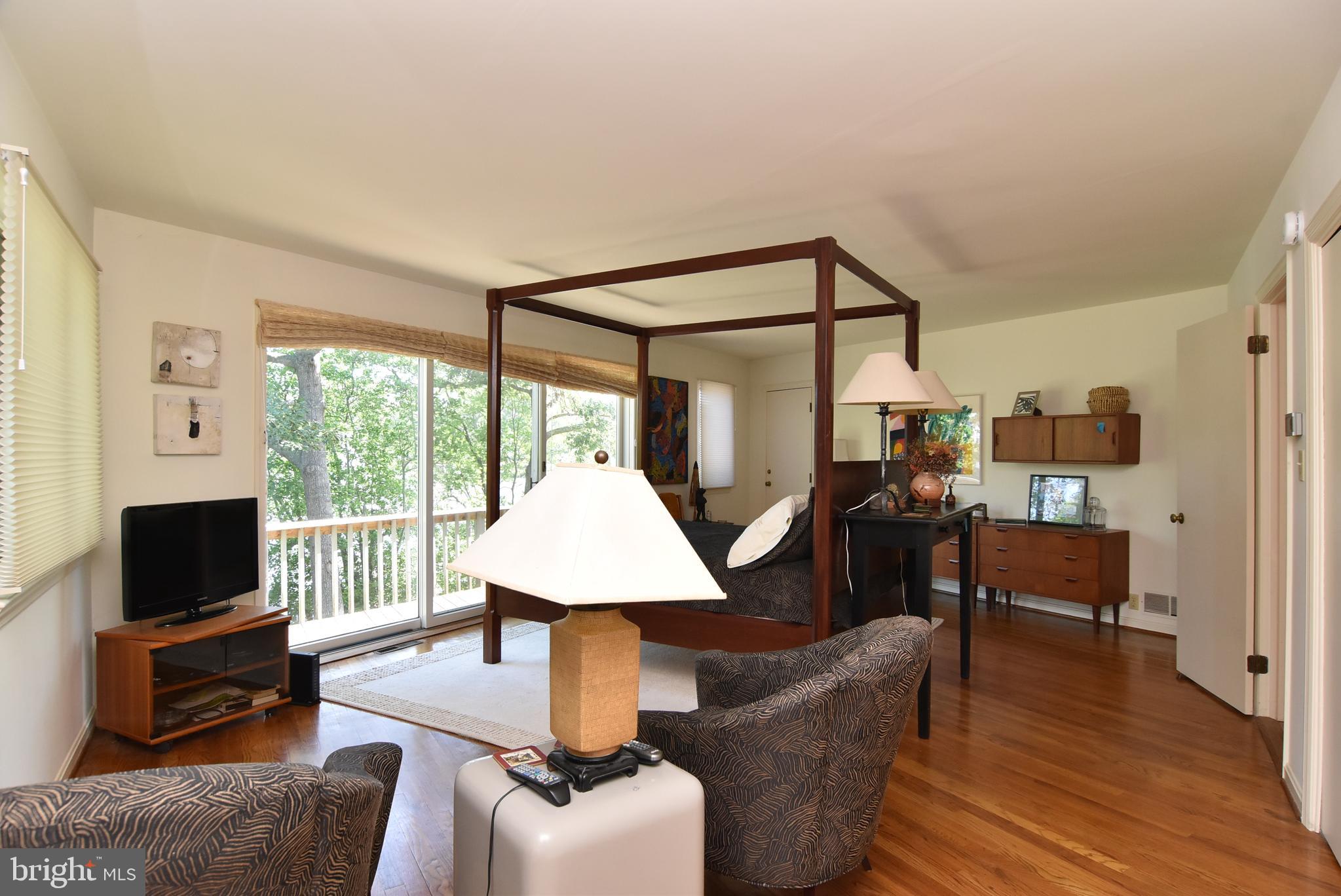 SILVER LAKE MANOR - Residential