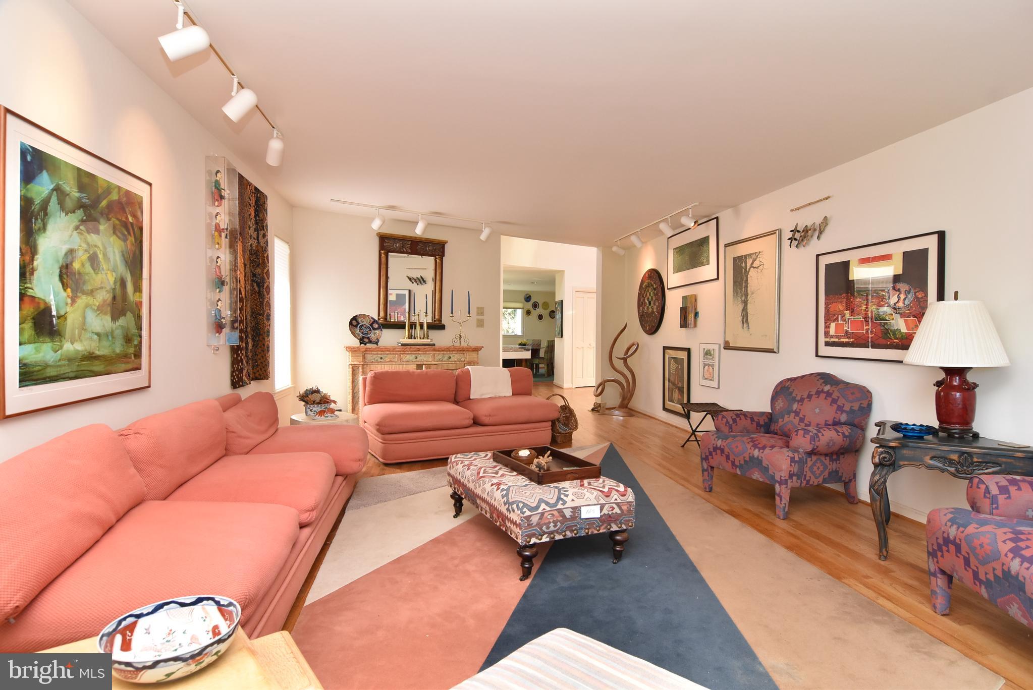 SILVER LAKE MANOR - Residential