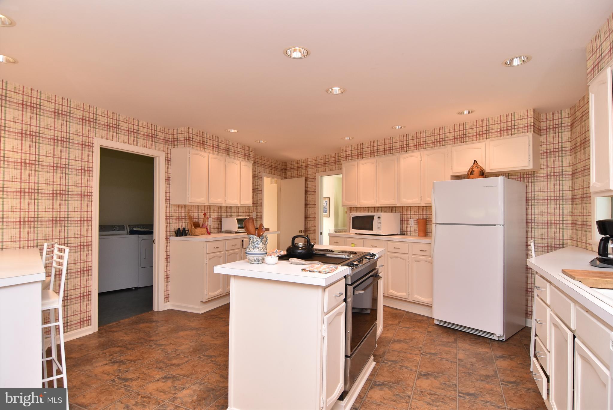 SILVER LAKE MANOR - Residential