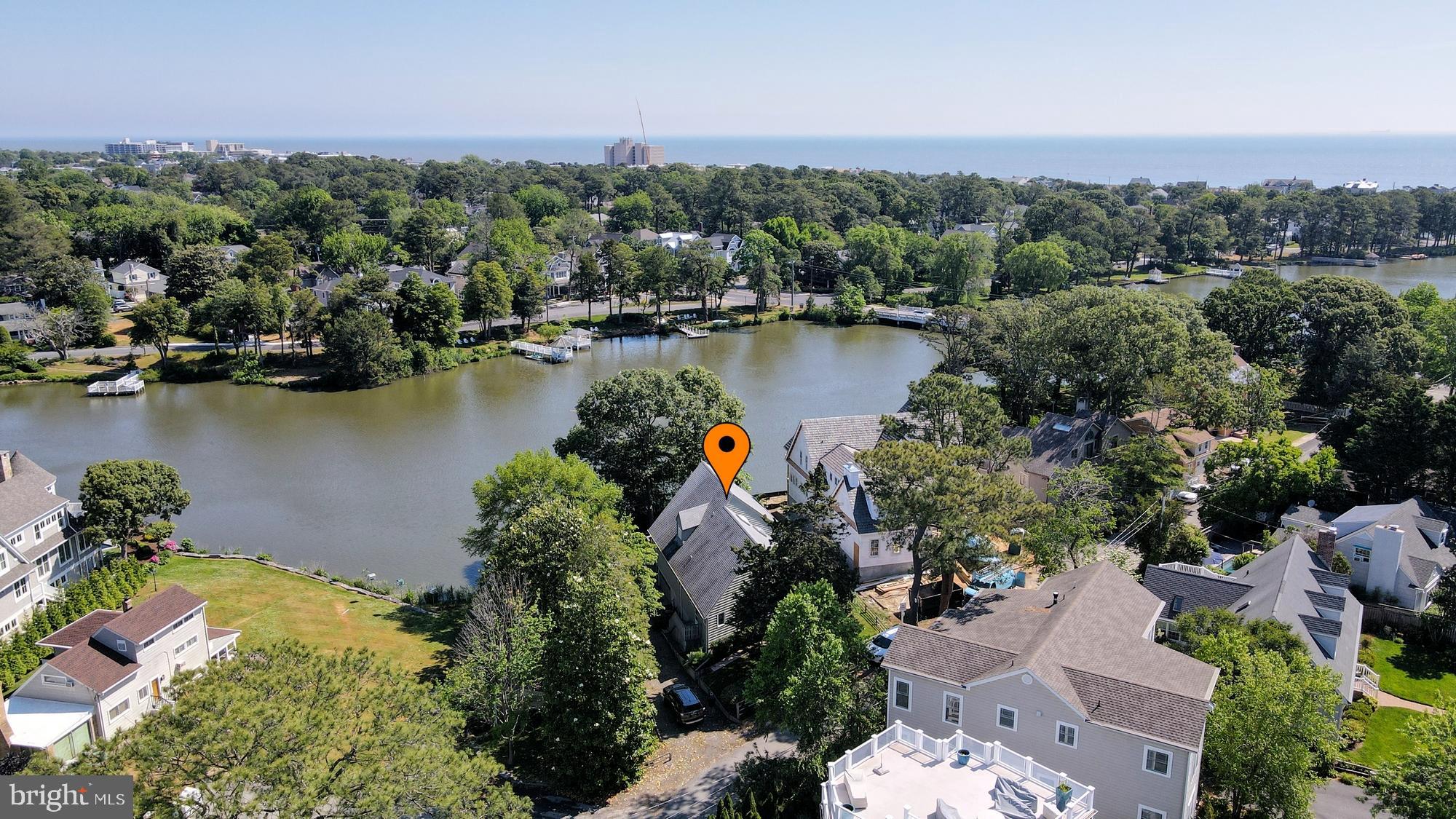 SILVER LAKE MANOR - Residential