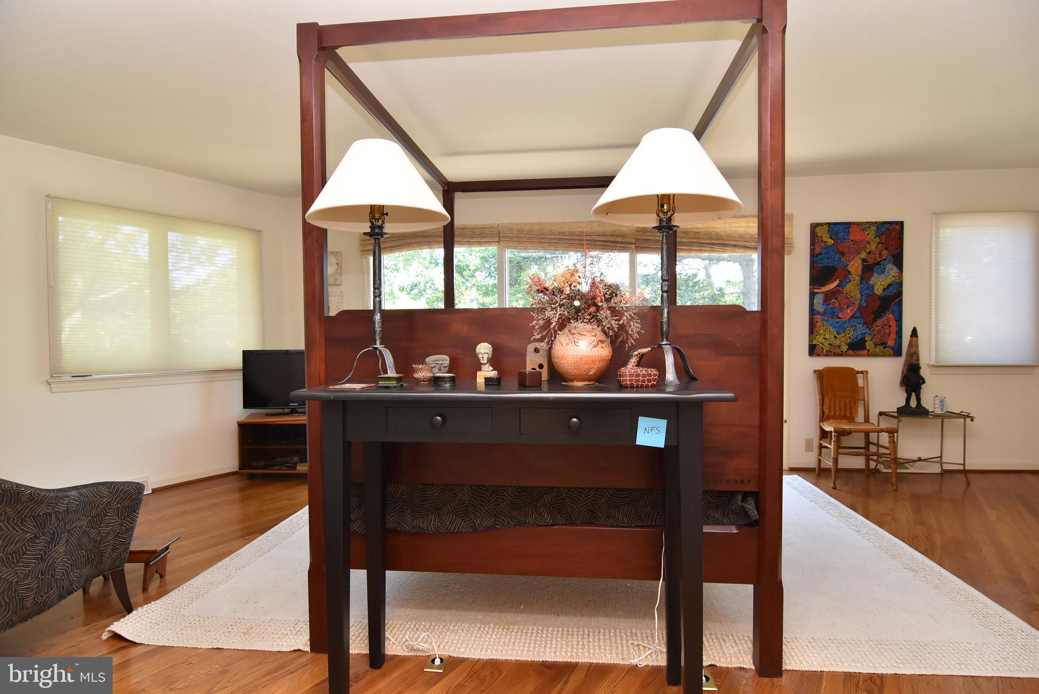 SILVER LAKE MANOR - Residential