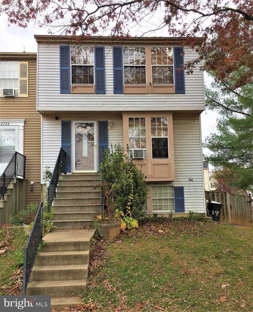 *** EXCELLENT OPPORTUNITY TO OWN SPACIOUS WEST SHORE END OF GROUP W/HUGE YARD! *** LARGE LIVING ROOM W/CERAMIC TILE FOYER & BOX WINDOW. COUNTRY KITCH W/STAINLESS APPLS, AMPLE DINING AREA, PANTRY &SLIDERS TO DECK. LAMINATE FLOORING ON MAIN LEVEL. FINISHED LOWER LEVEL W/CLUBROOM, POWDER RM, LAUNDRY/UTILITY RM, &WALKOUT TO FENCED REAR YARD. RECENT ROOF (2019).  PERFECT FOR INVESTOR - CONTINUE LEASE W/CURRENT TENANT OR RENOVATE AND FLIP. SELLING "AS IS" - CASH, CONV, 203K. **  TRULY A GREAT BUY! **